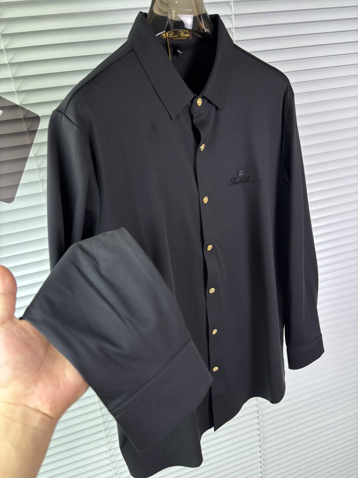 强势上新，新款不断！！！新款衬衫，高级面料高级做工，顶级品质！！！M一XXXLM穿125左右L穿140左