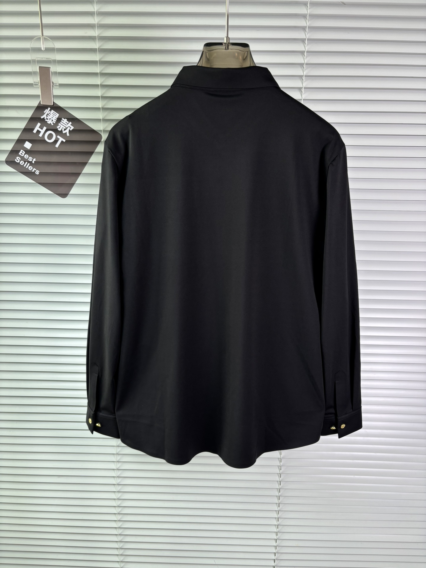 强势上新，新款不断！！！新款衬衫，高级面料高级做工，顶级品质！！！M一XXXLM穿125左右L穿140左