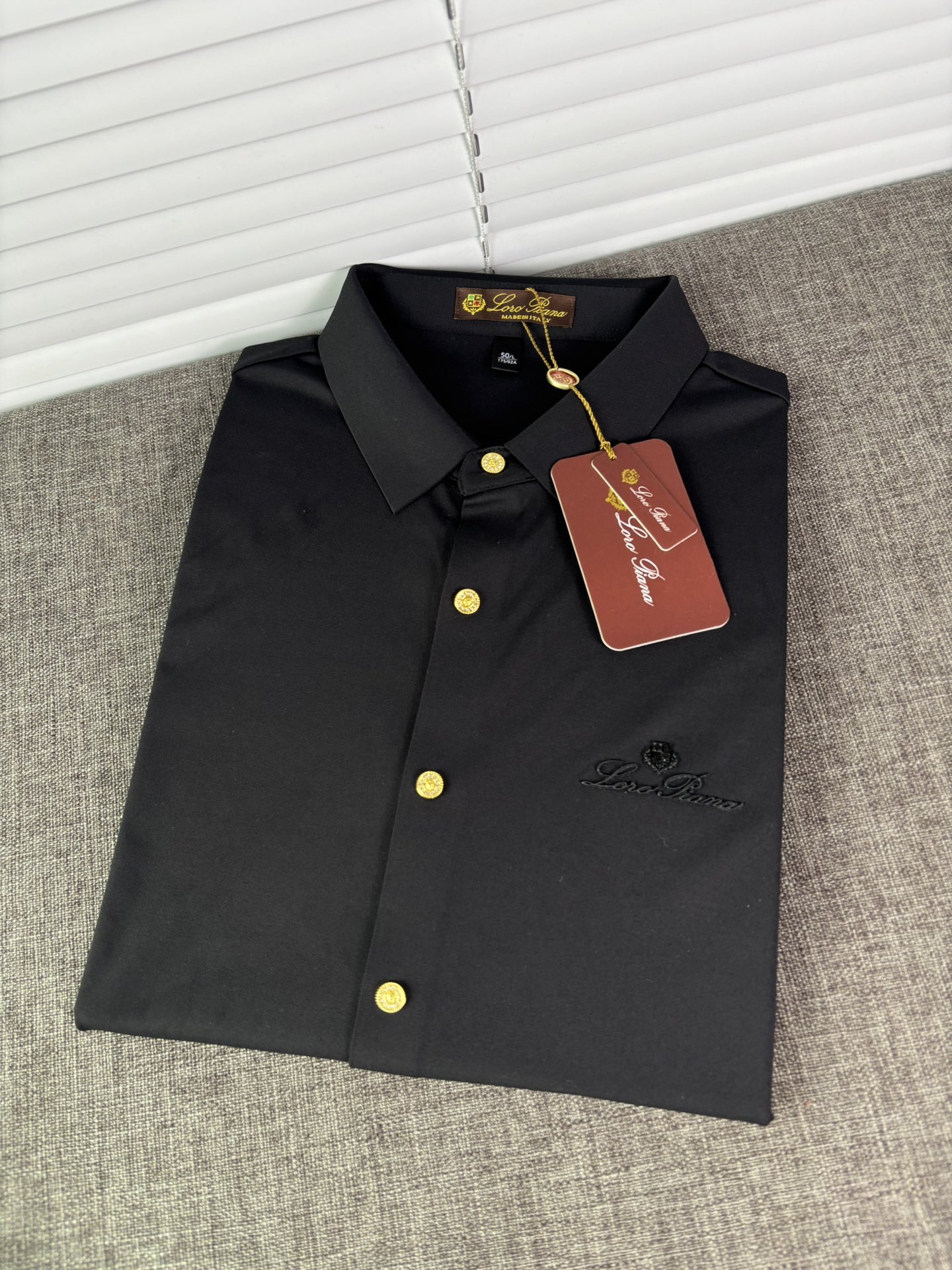 强势上新，新款不断！！！新款衬衫，高级面料高级做工，顶级品质！！！M一XXXLM穿125左右L穿140左