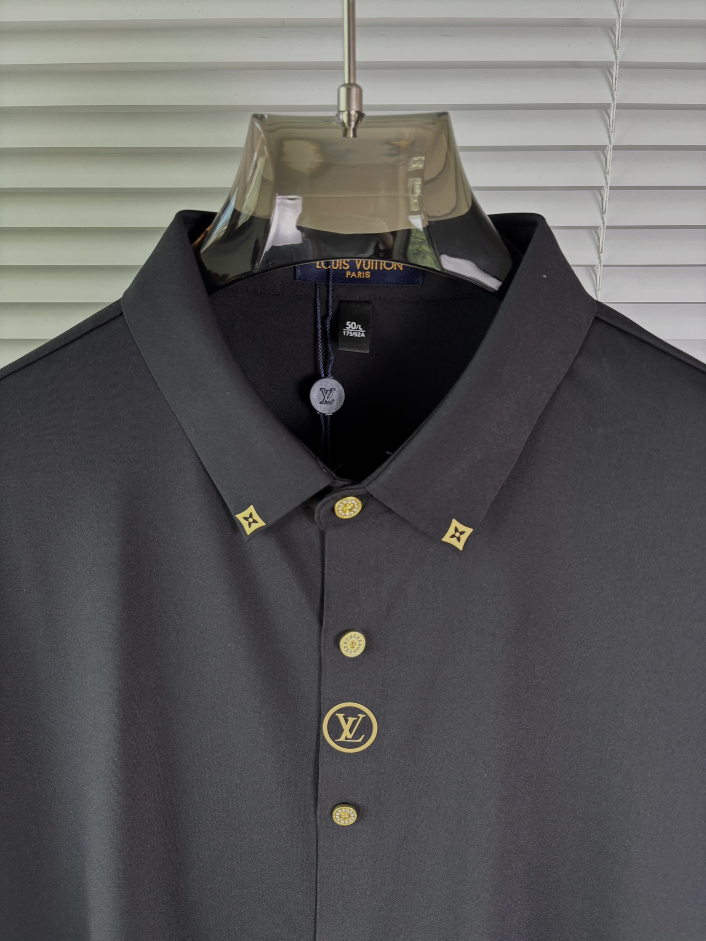 强势上新，新款不断！！！新款衬衫，高级面料高级做工，顶级品质！！！M一XXXLM穿125左右L穿140左