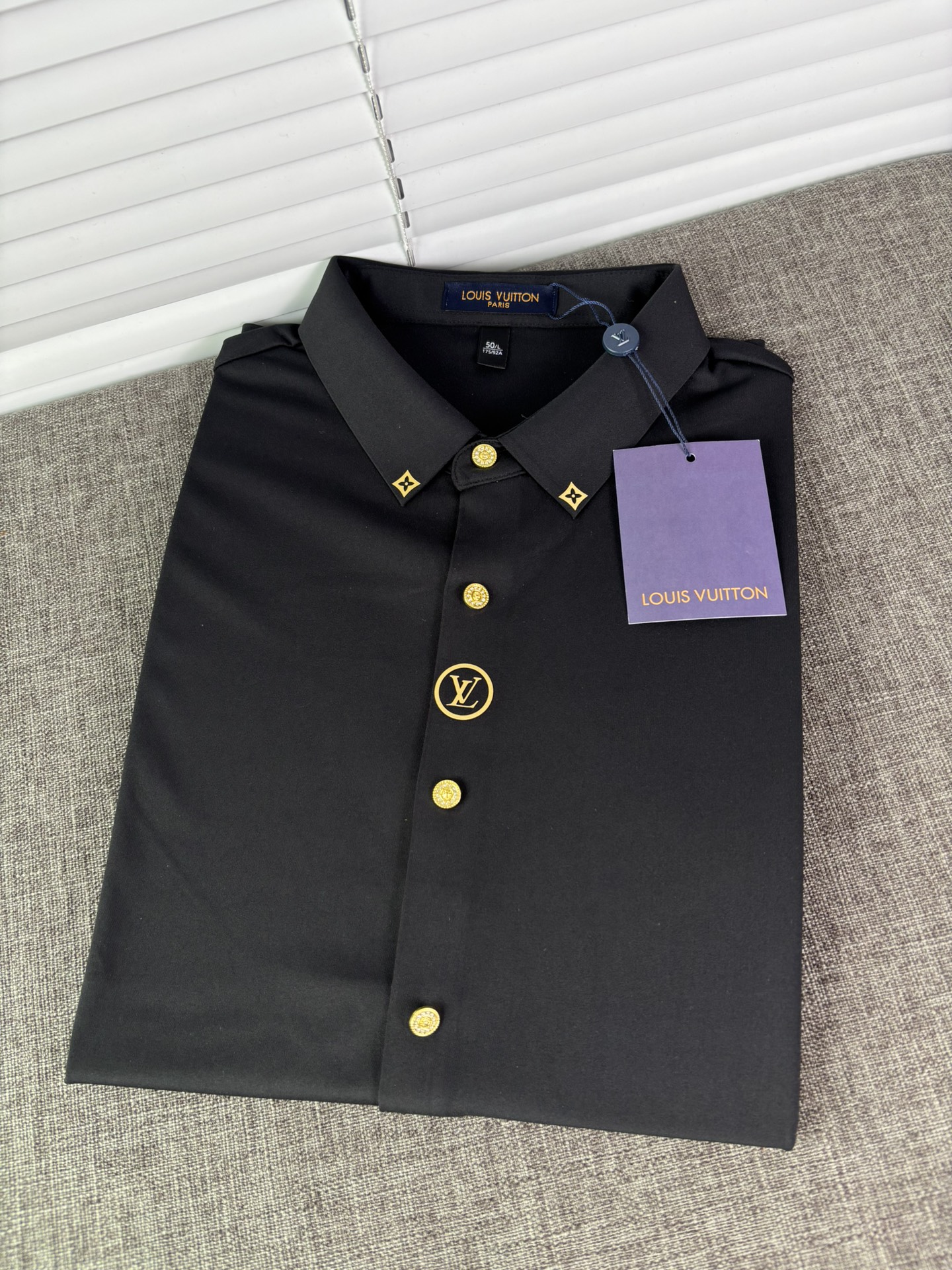 强势上新，新款不断！！！新款衬衫，高级面料高级做工，顶级品质！！！M一XXXLM穿125左右L穿140左