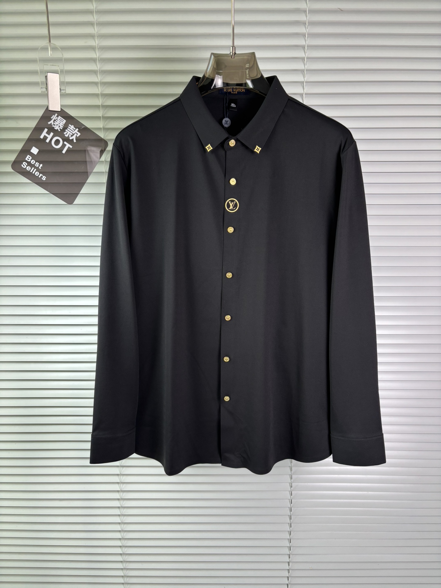 强势上新，新款不断！！！新款衬衫，高级面料高级做工，顶级品质！！！M一XXXLM穿125左右L穿140左