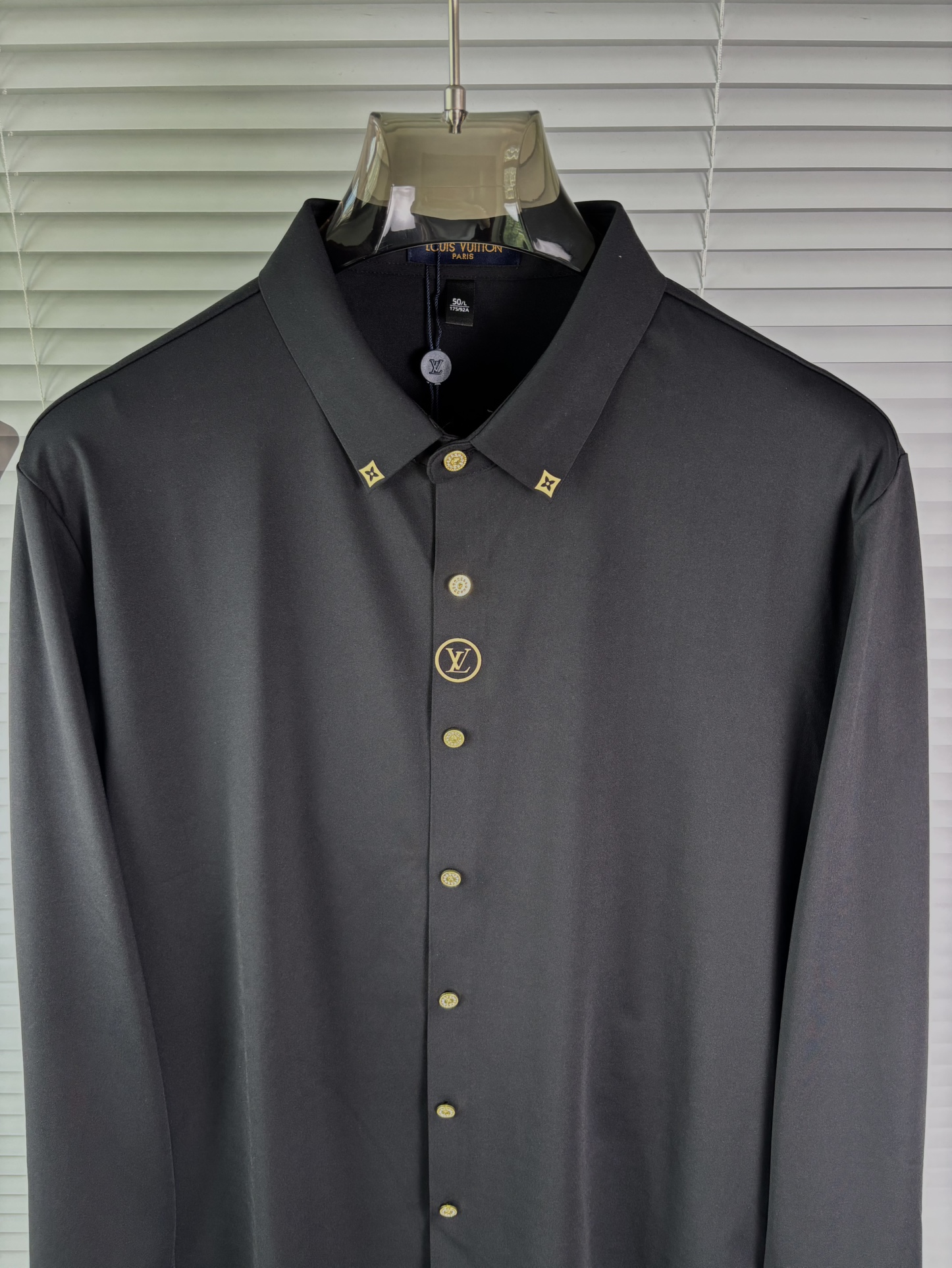 强势上新，新款不断！！！新款衬衫，高级面料高级做工，顶级品质！！！M一XXXLM穿125左右L穿140左