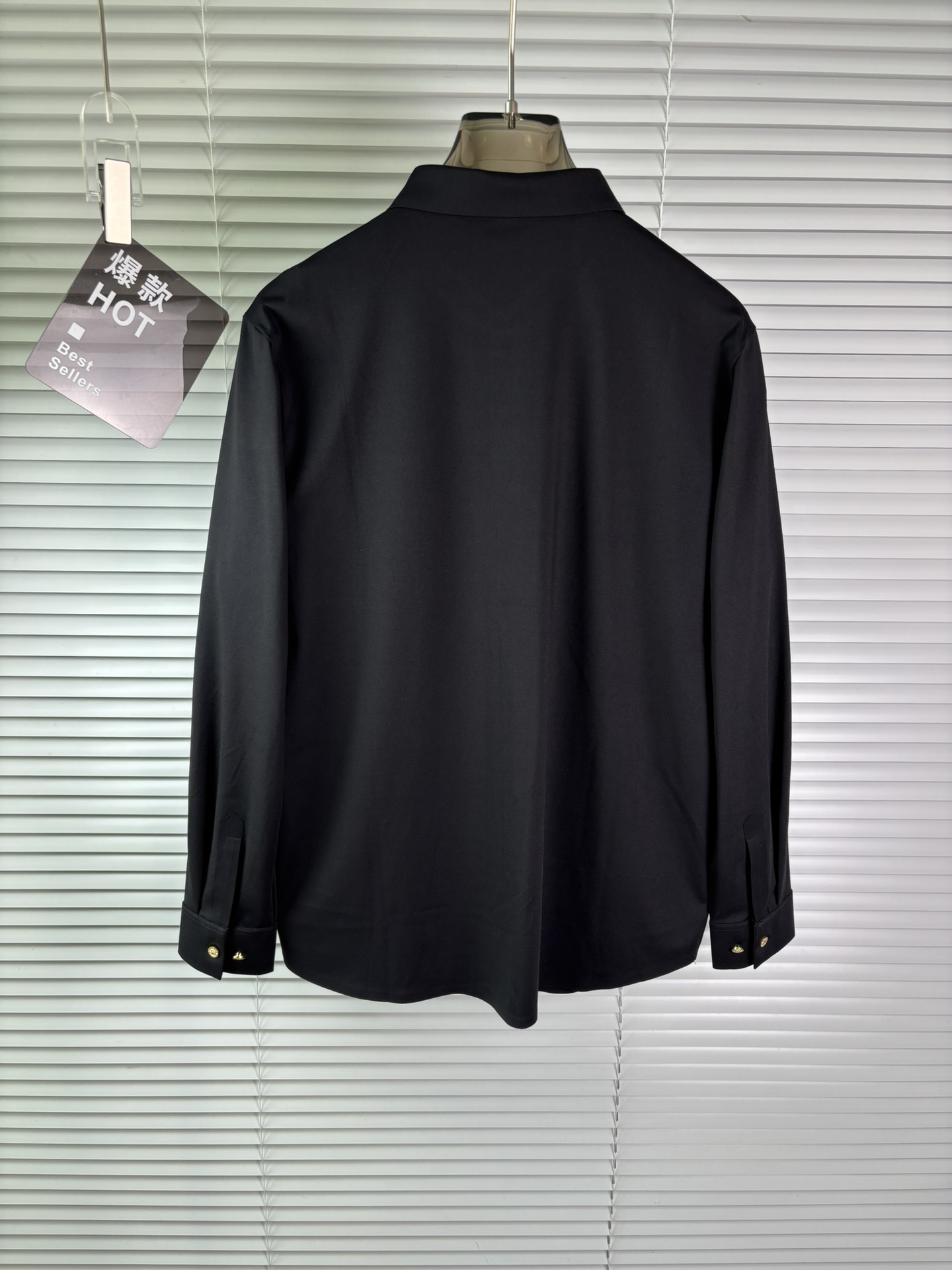 强势上新，新款不断！！！新款衬衫，高级面料高级做工，顶级品质！！！M一XXXLM穿125左右L穿140左