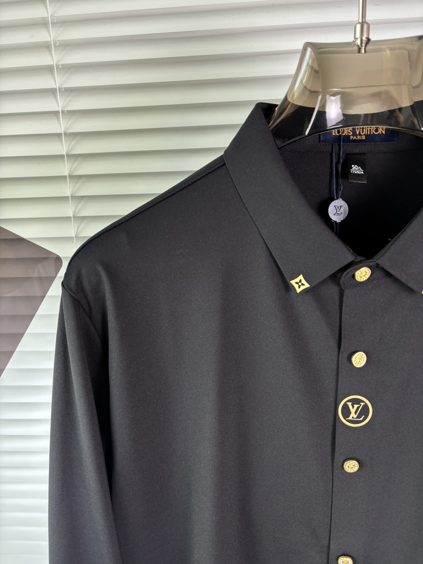 强势上新，新款不断！！！新款衬衫，高级面料高级做工，顶级品质！！！M一XXXLM穿125左右L穿140左