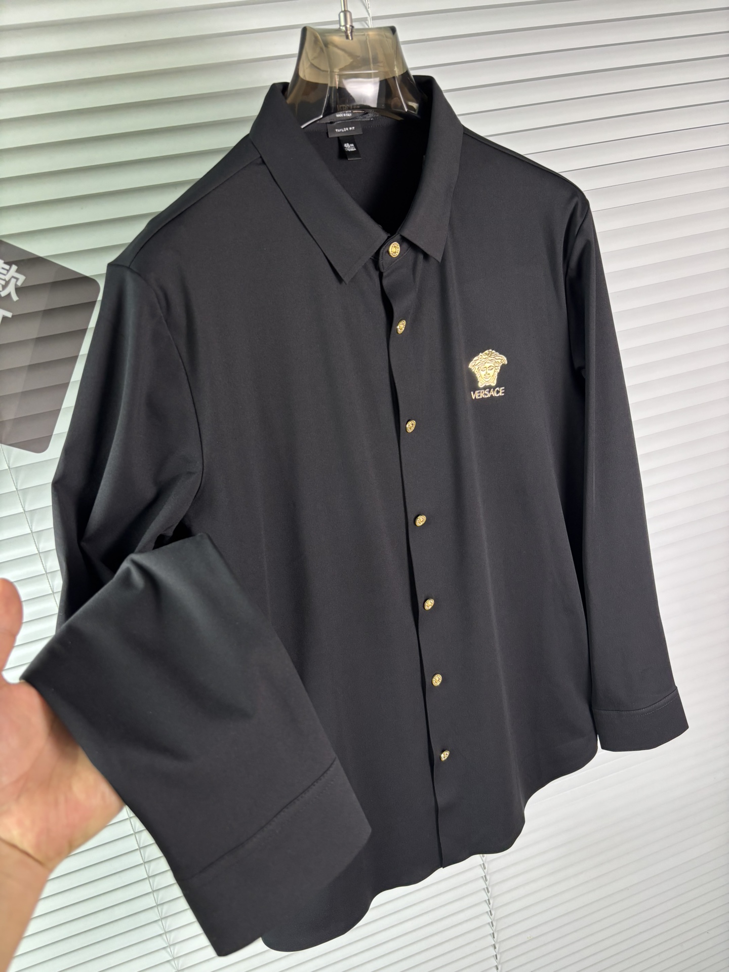 强势上新，新款不断！！！新款衬衫，高级面料高级做工，顶级品质！！！M一XXXLM穿125左右L穿140左