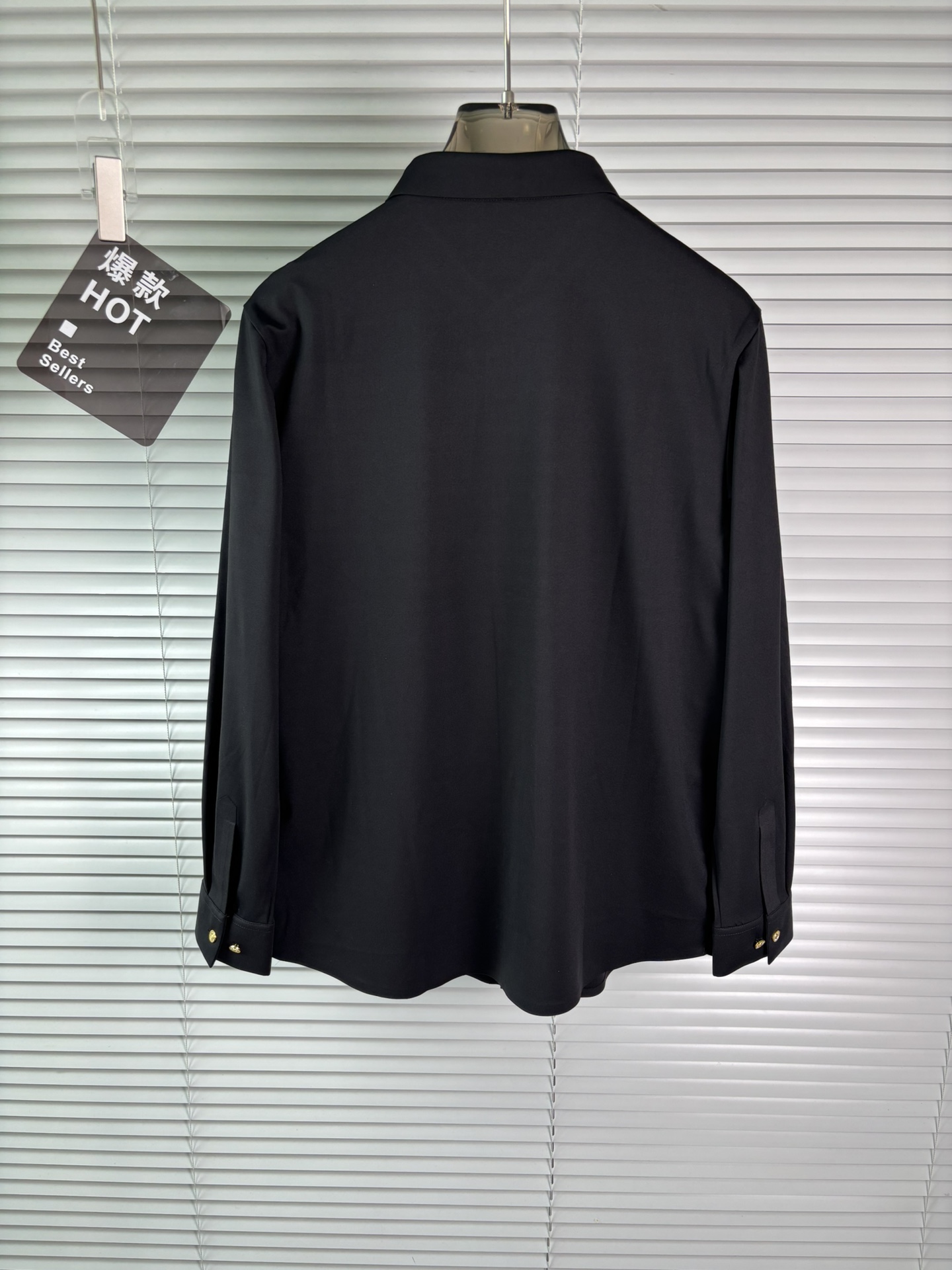 强势上新，新款不断！！！新款衬衫，高级面料高级做工，顶级品质！！！M一XXXLM穿125左右L穿140左