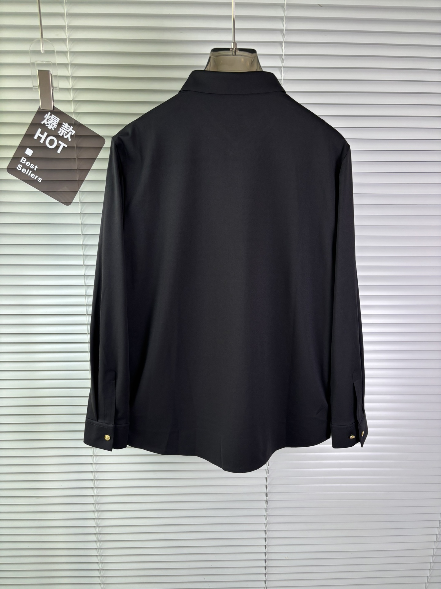 强势上新，新款不断！！！新款衬衫，高级面料高级做工，顶级品质！！！M一XXXLM穿125左右L穿140左