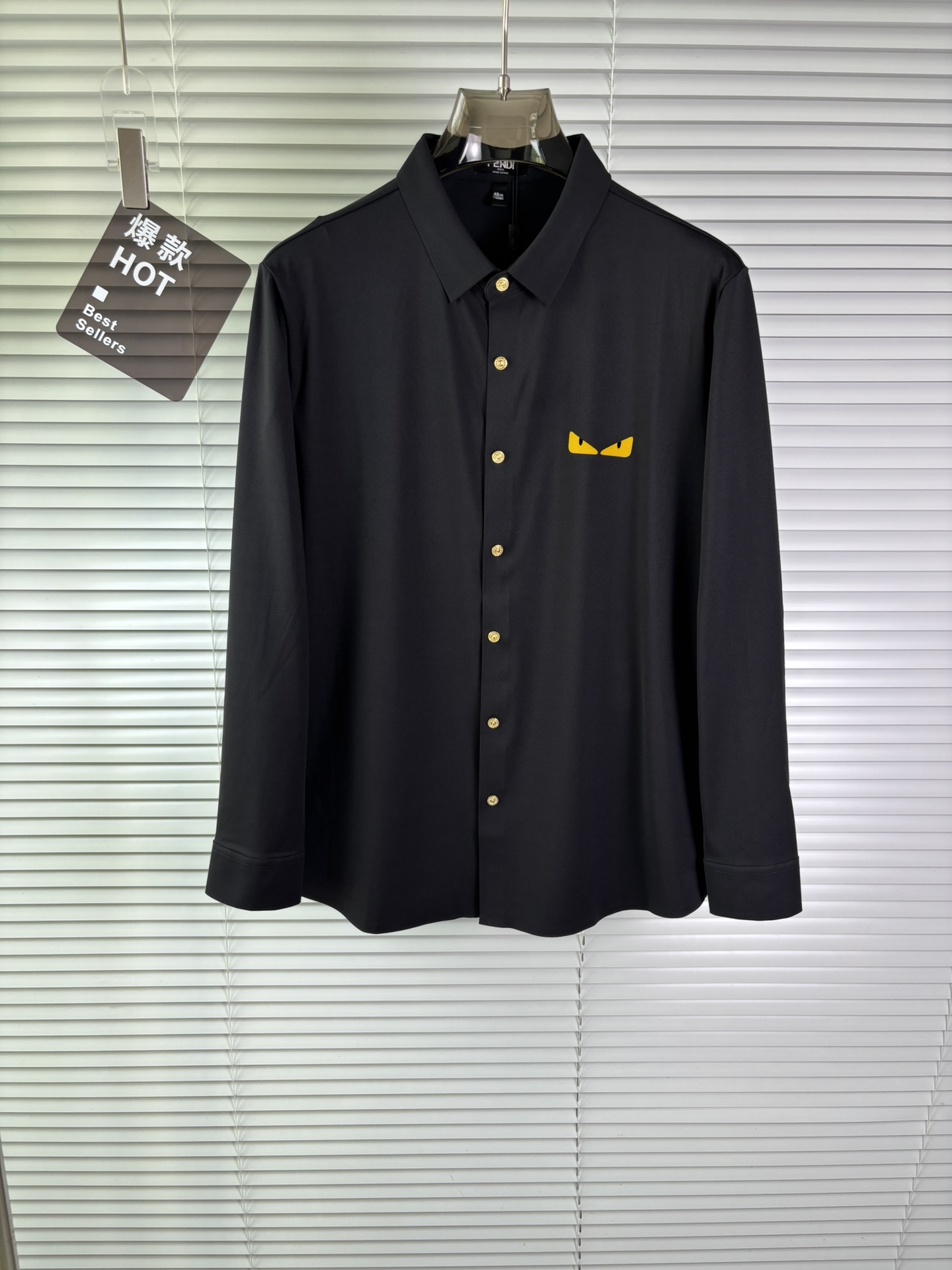 强势上新，新款不断！！！新款衬衫，高级面料高级做工，顶级品质！！！M一XXXLM穿125左右L穿140左