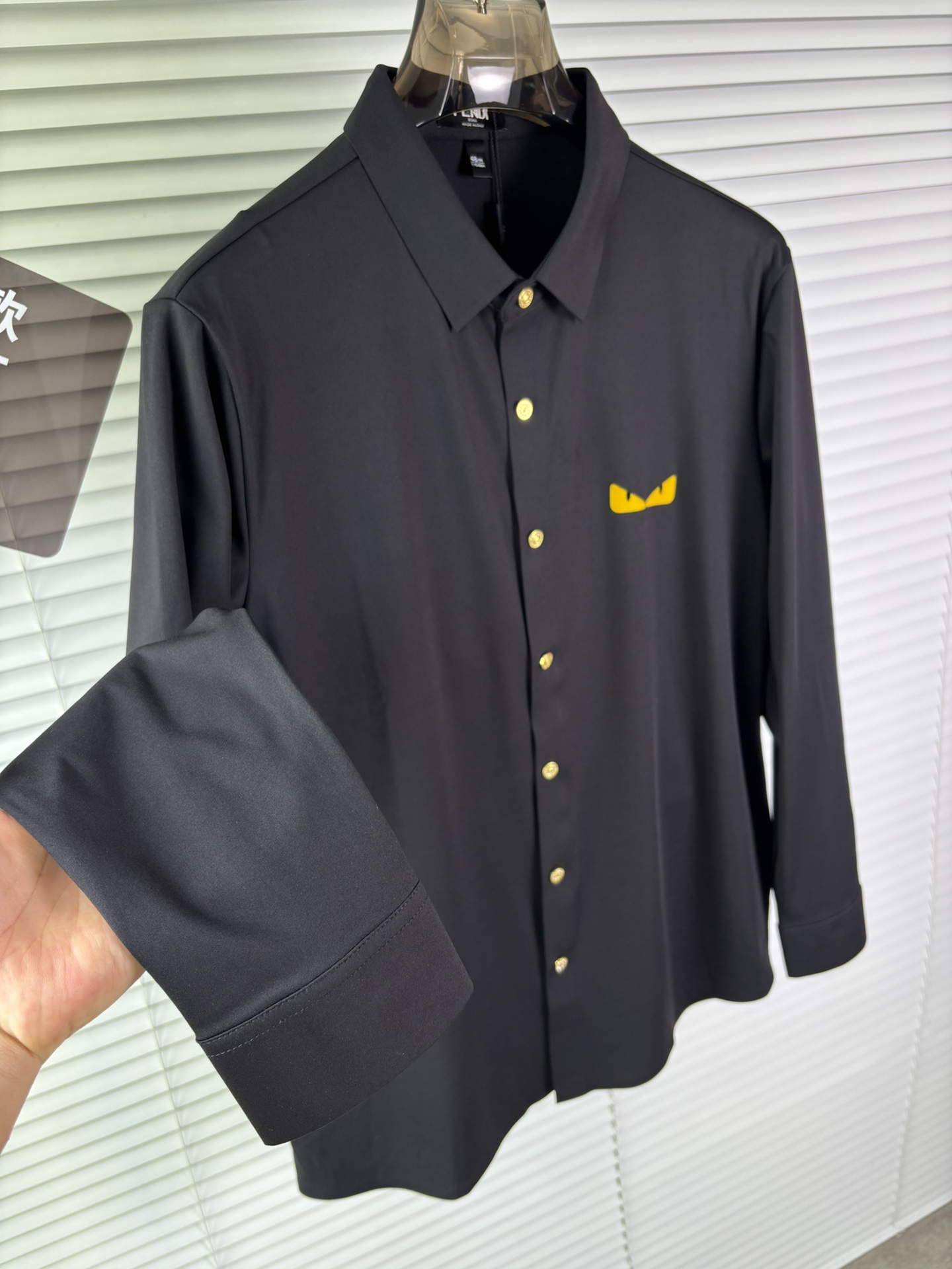 强势上新，新款不断！！！新款衬衫，高级面料高级做工，顶级品质！！！M一XXXLM穿125左右L穿140左