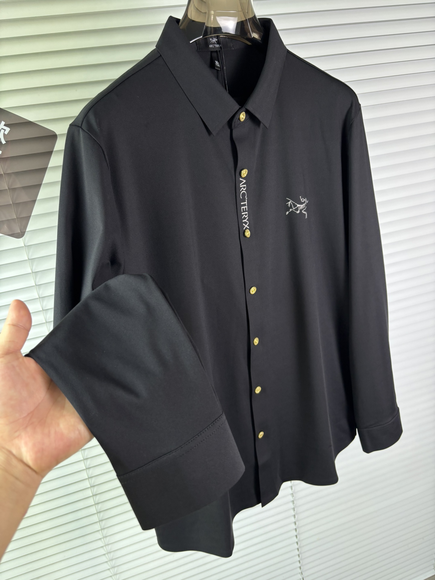 强势上新，新款不断！！！新款衬衫，高级面料高级做工，顶级品质！！！M一XXXLM穿125左右L穿140左