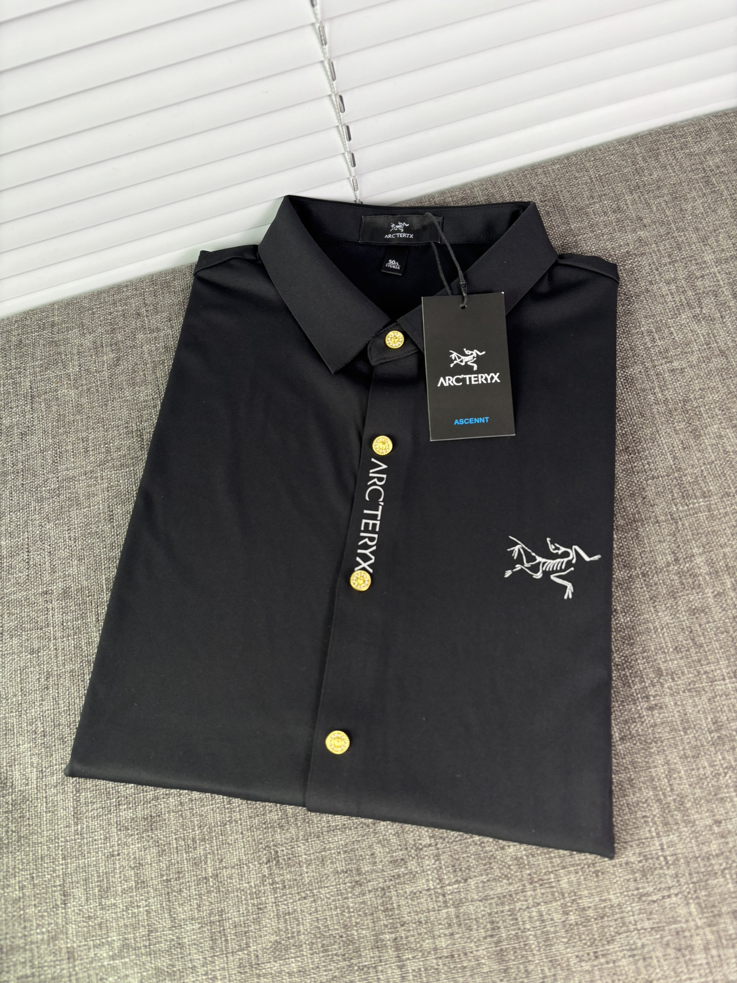 强势上新，新款不断！！！新款衬衫，高级面料高级做工，顶级品质！！！M一XXXLM穿125左右L穿140左