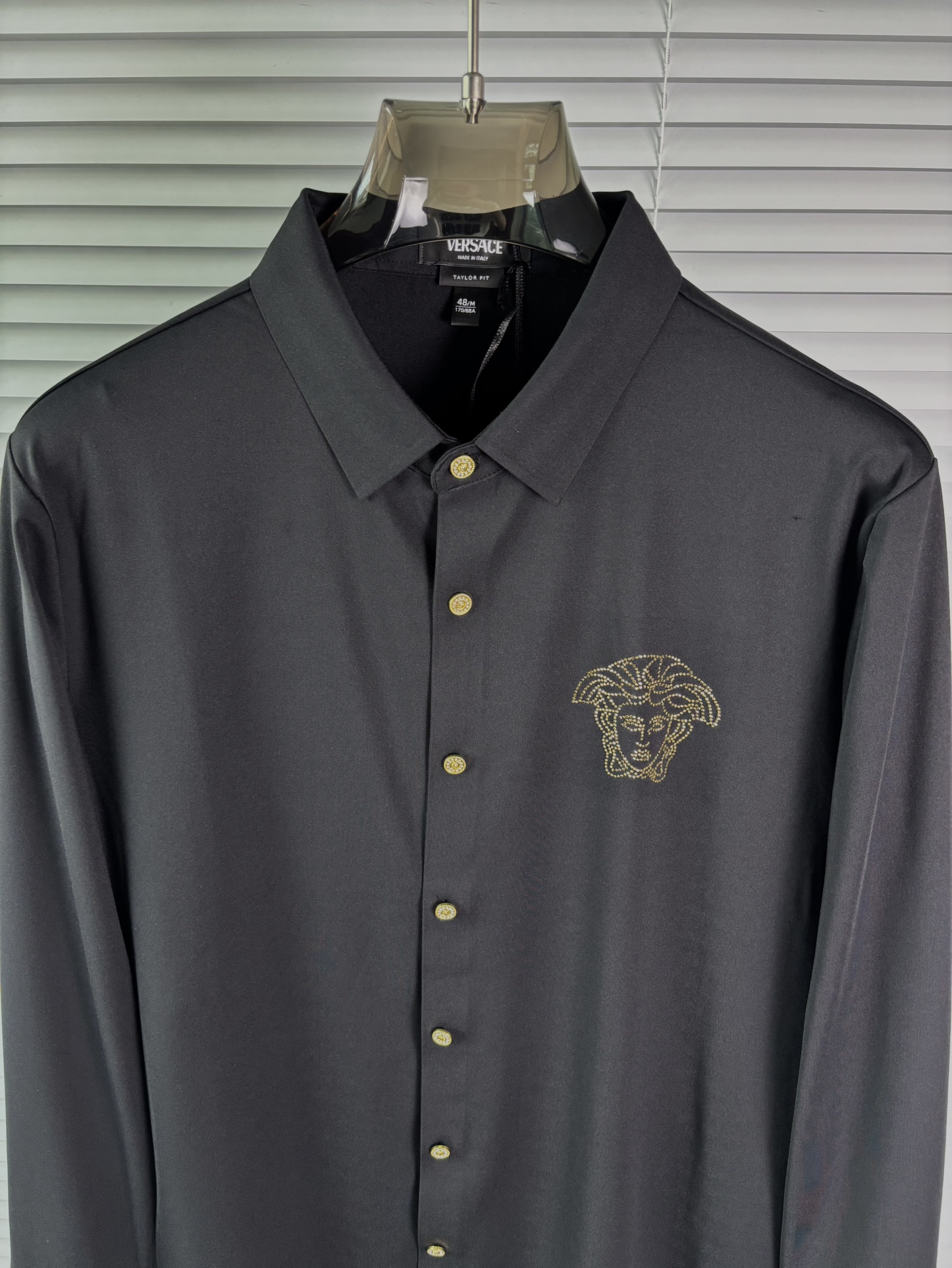 强势上新，新款不断！！！新款衬衫，高级面料高级做工，顶级品质！！！M一XXXLM穿125左右L穿140左