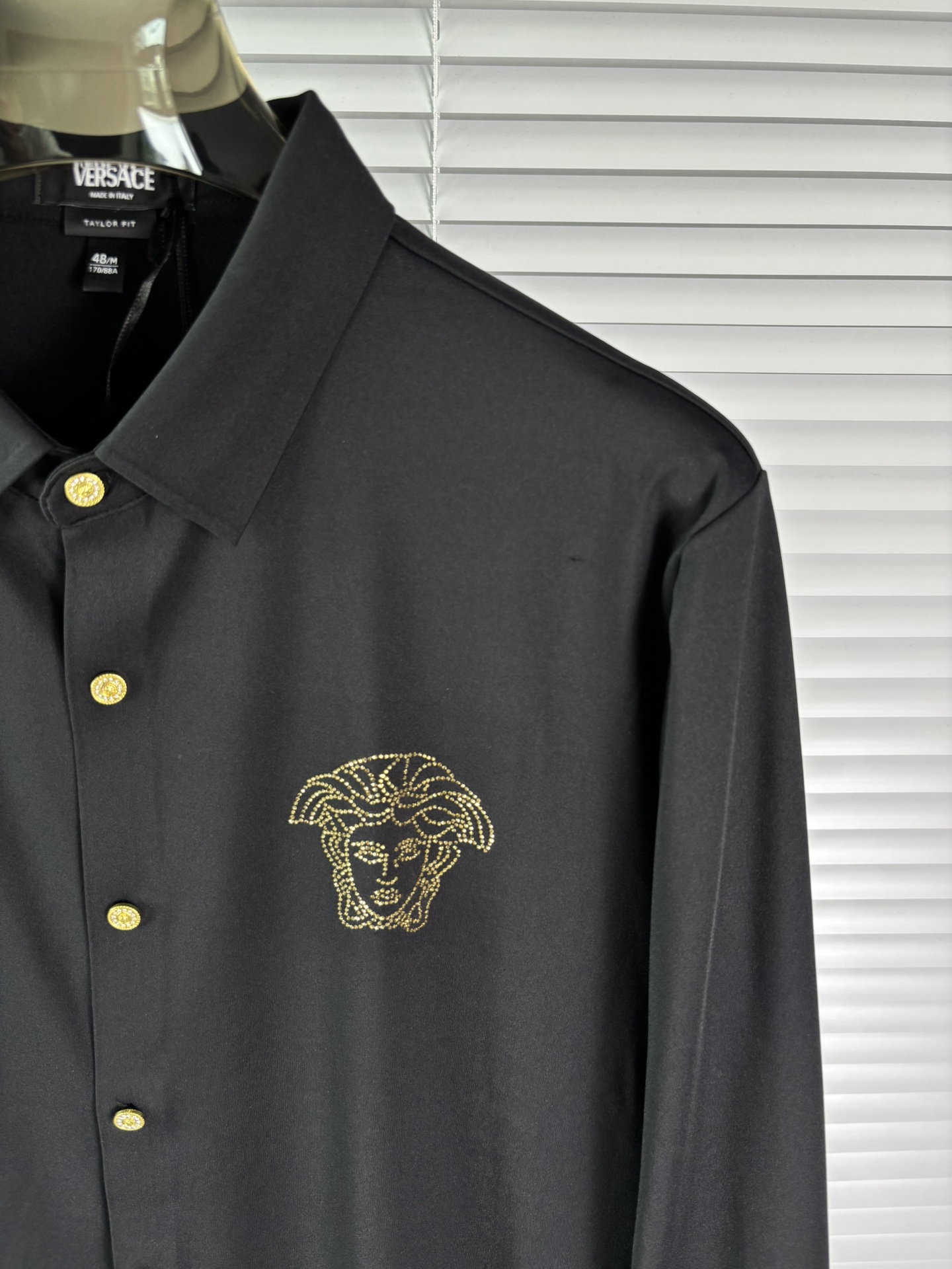 强势上新，新款不断！！！新款衬衫，高级面料高级做工，顶级品质！！！M一XXXLM穿125左右L穿140左