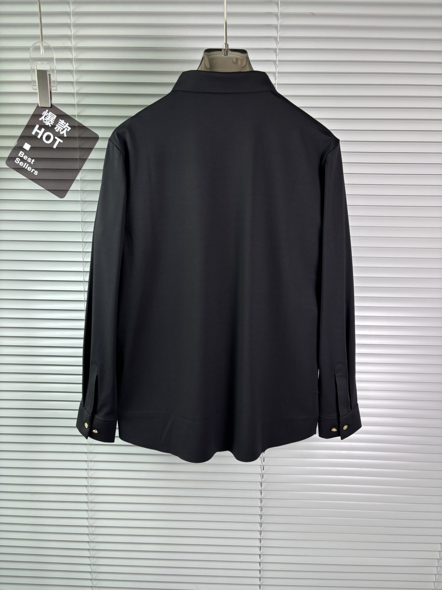 强势上新，新款不断！！！新款衬衫，高级面料高级做工，顶级品质！！！M一XXXLM穿125左右L穿140左