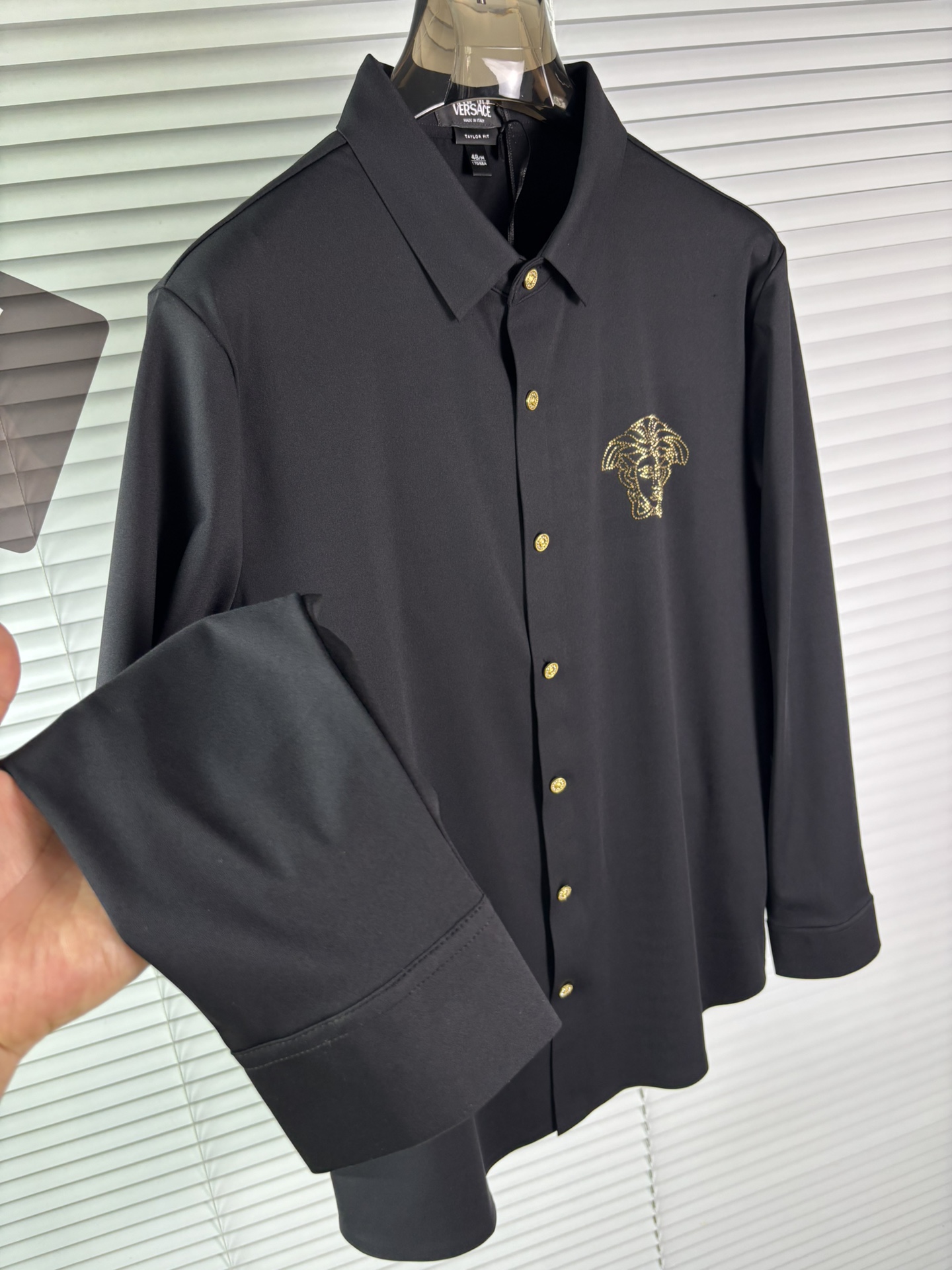 强势上新，新款不断！！！新款衬衫，高级面料高级做工，顶级品质！！！M一XXXLM穿125左右L穿140左