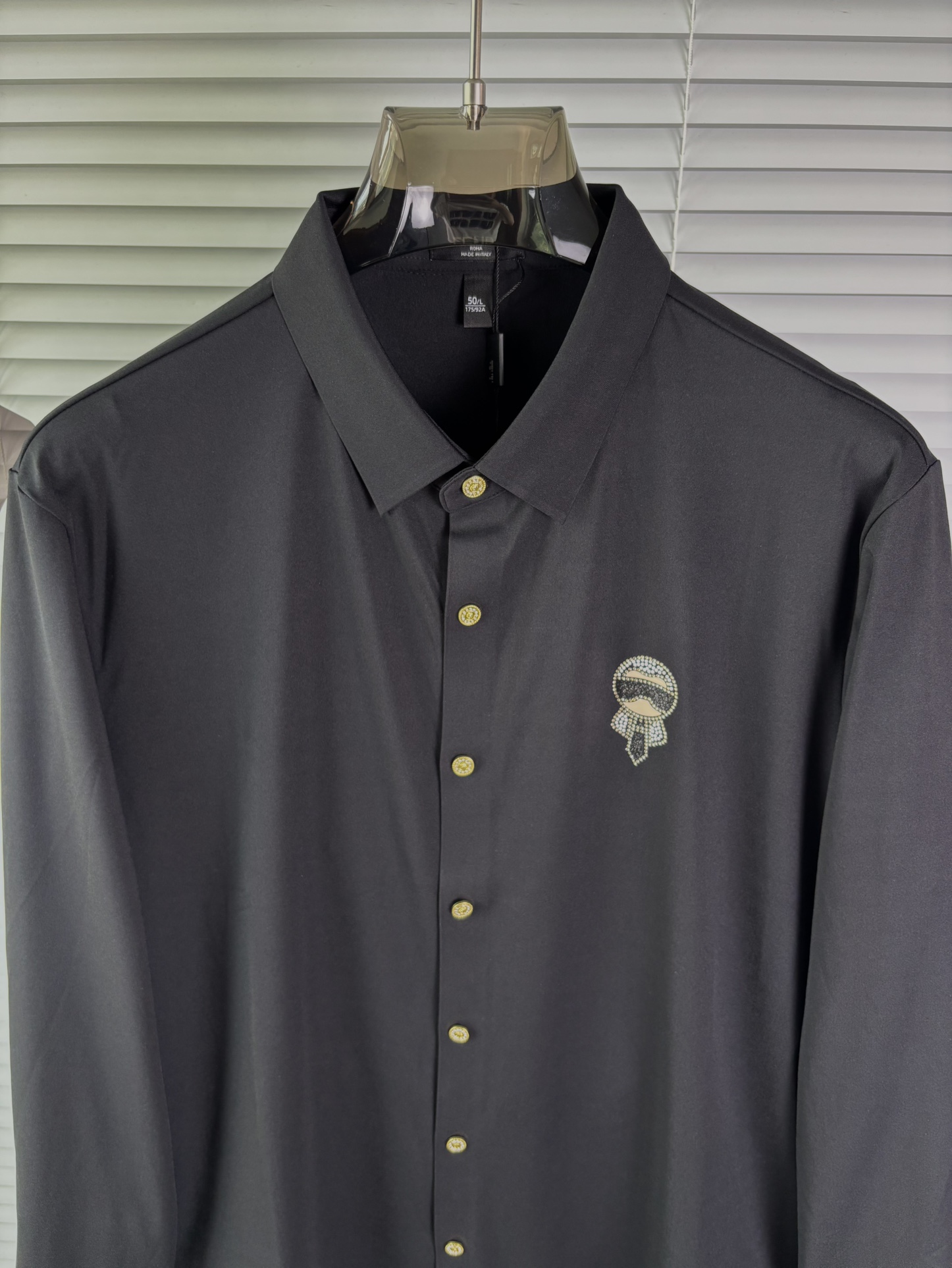 强势上新，新款不断！！！新款衬衫，高级面料高级做工，顶级品质！！！M一XXXLM穿125左右L穿140左