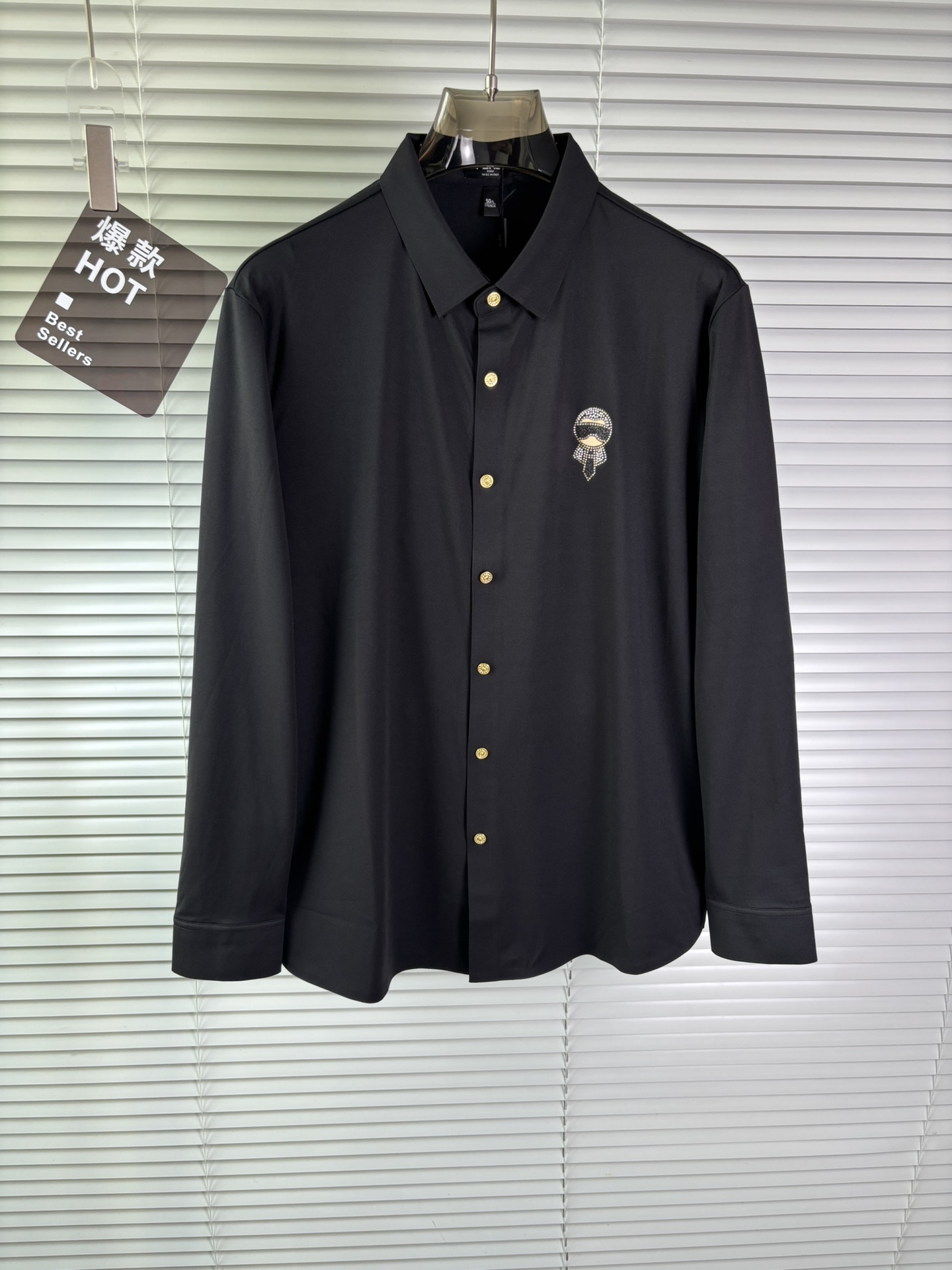 强势上新，新款不断！！！新款衬衫，高级面料高级做工，顶级品质！！！M一XXXLM穿125左右L穿140左