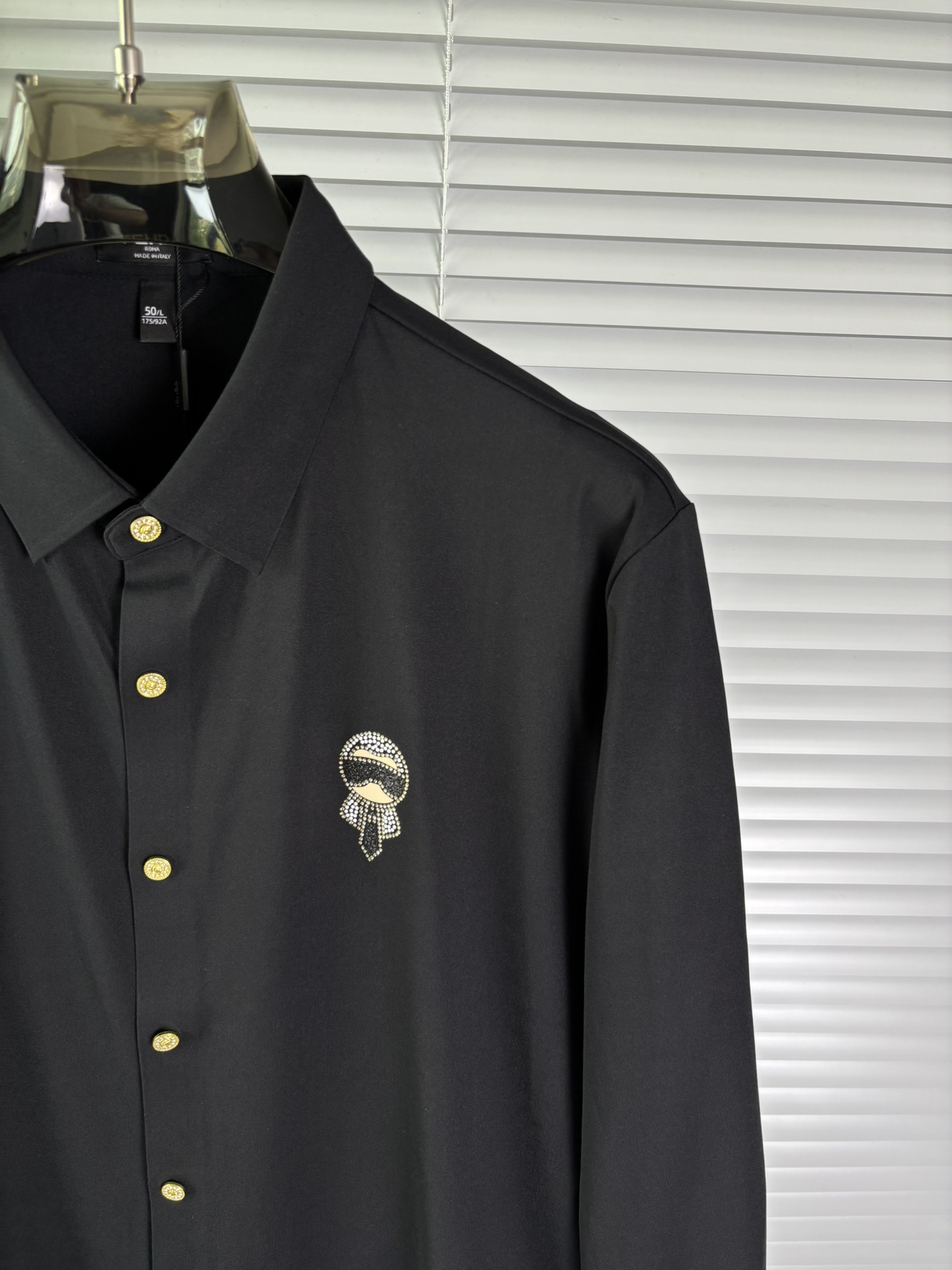 强势上新，新款不断！！！新款衬衫，高级面料高级做工，顶级品质！！！M一XXXLM穿125左右L穿140左