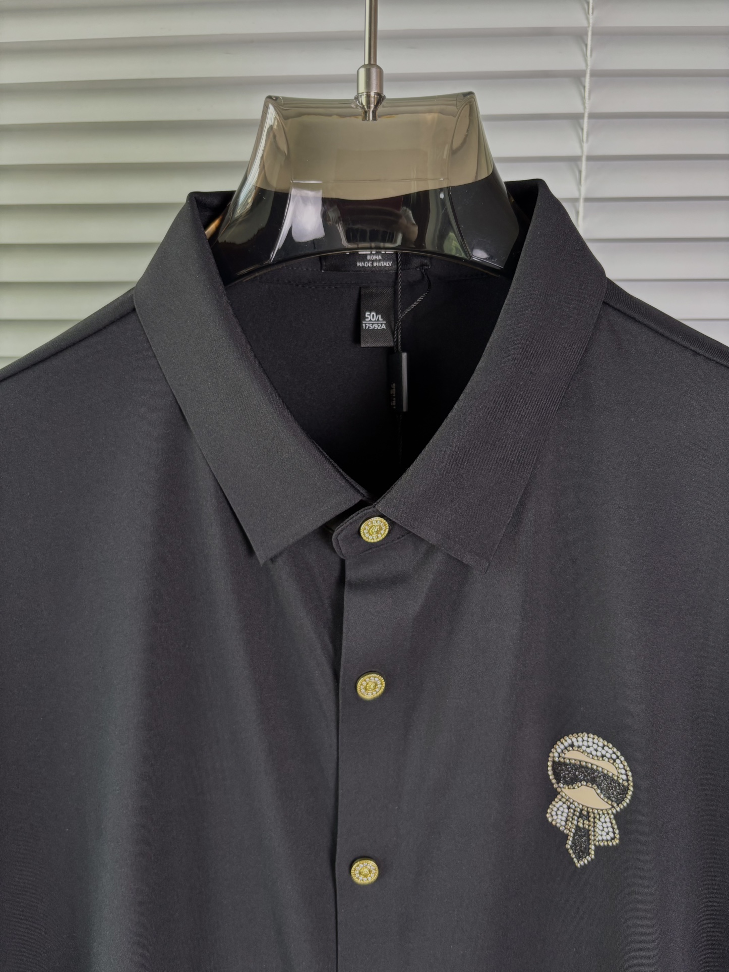 强势上新，新款不断！！！新款衬衫，高级面料高级做工，顶级品质！！！M一XXXLM穿125左右L穿140左