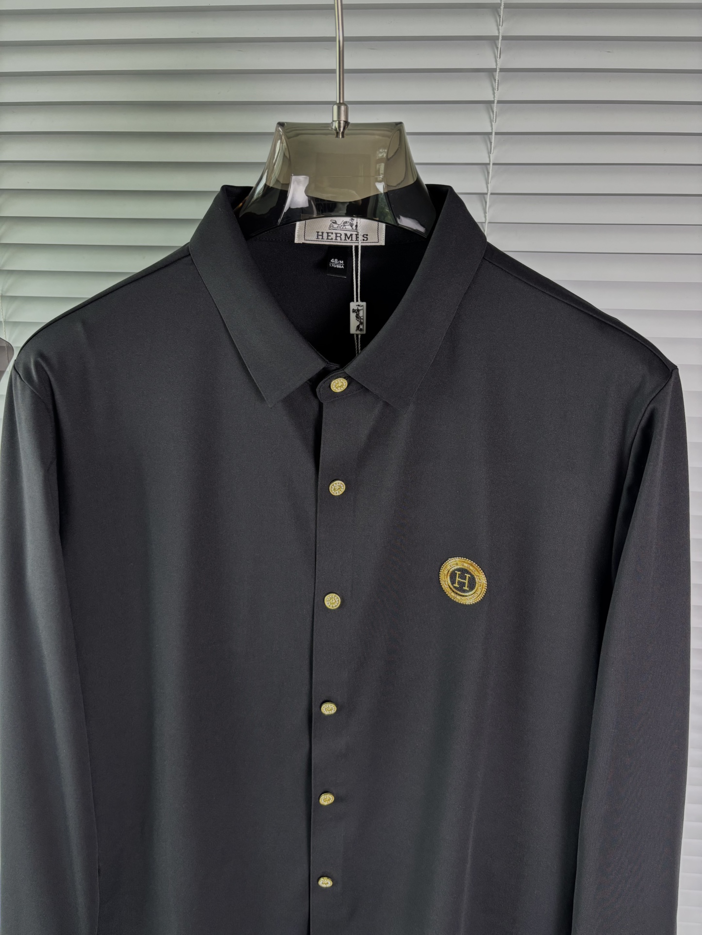 强势上新，新款不断！！！新款衬衫，高级面料高级做工，顶级品质！！！M一XXXLM穿125左右L穿140左