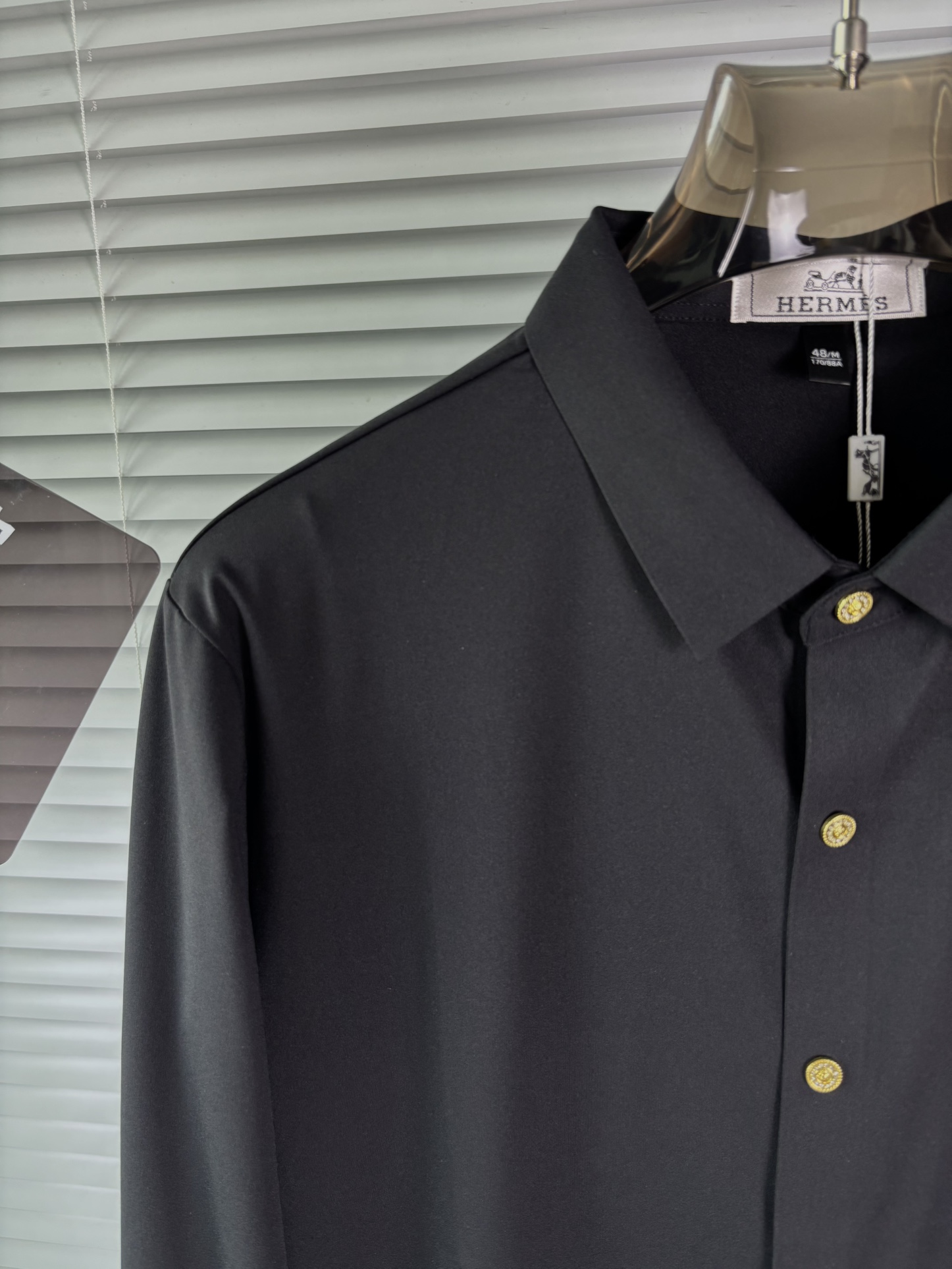 强势上新，新款不断！！！新款衬衫，高级面料高级做工，顶级品质！！！M一XXXLM穿125左右L穿140左