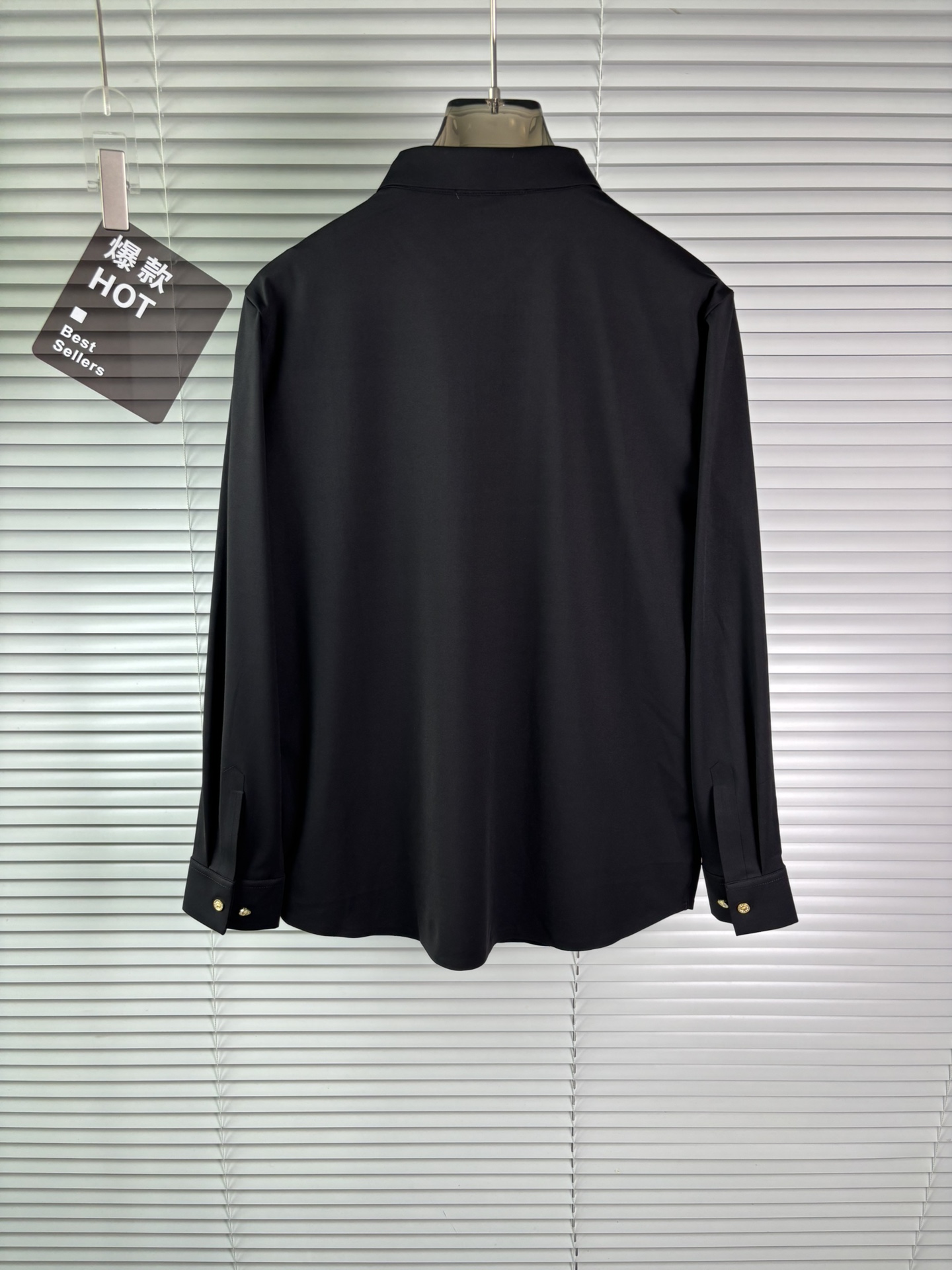 强势上新，新款不断！！！新款衬衫，高级面料高级做工，顶级品质！！！M一XXXLM穿125左右L穿140左