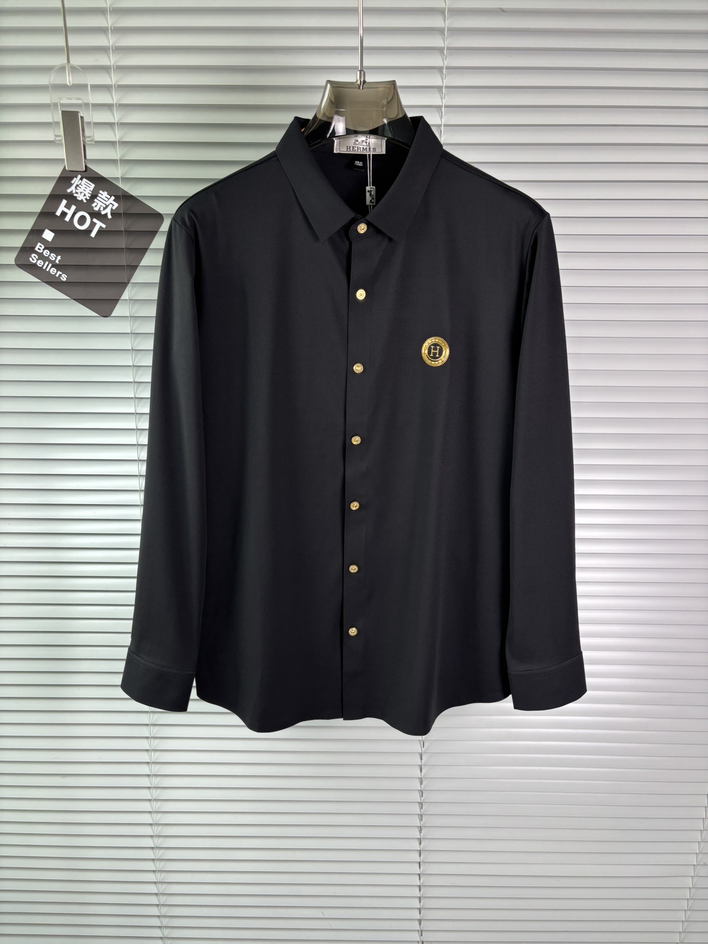 强势上新，新款不断！！！新款衬衫，高级面料高级做工，顶级品质！！！M一XXXLM穿125左右L穿140左