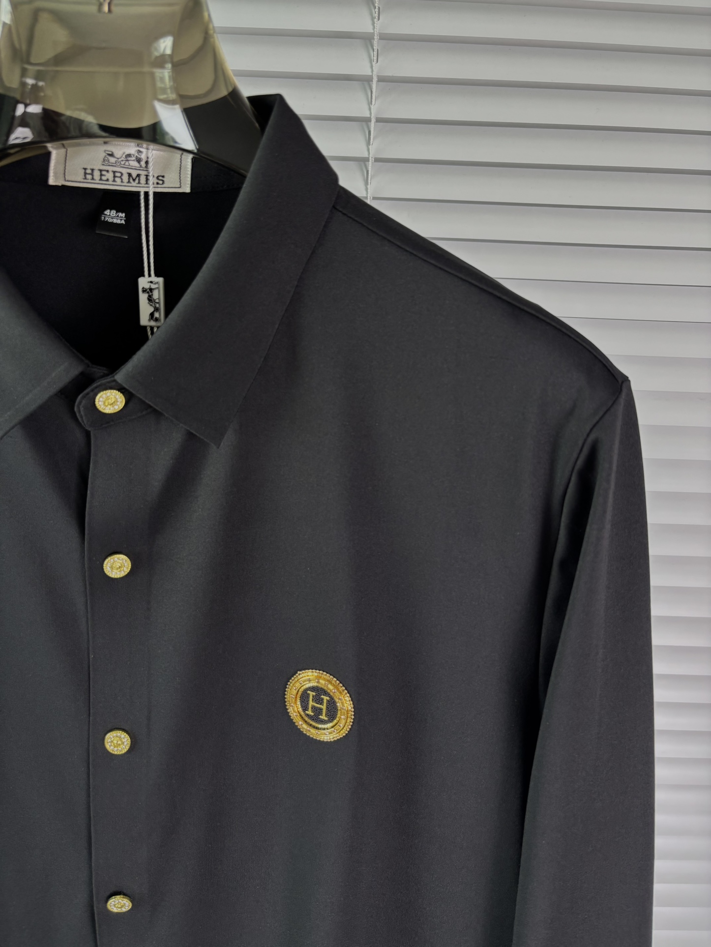 强势上新，新款不断！！！新款衬衫，高级面料高级做工，顶级品质！！！M一XXXLM穿125左右L穿140左