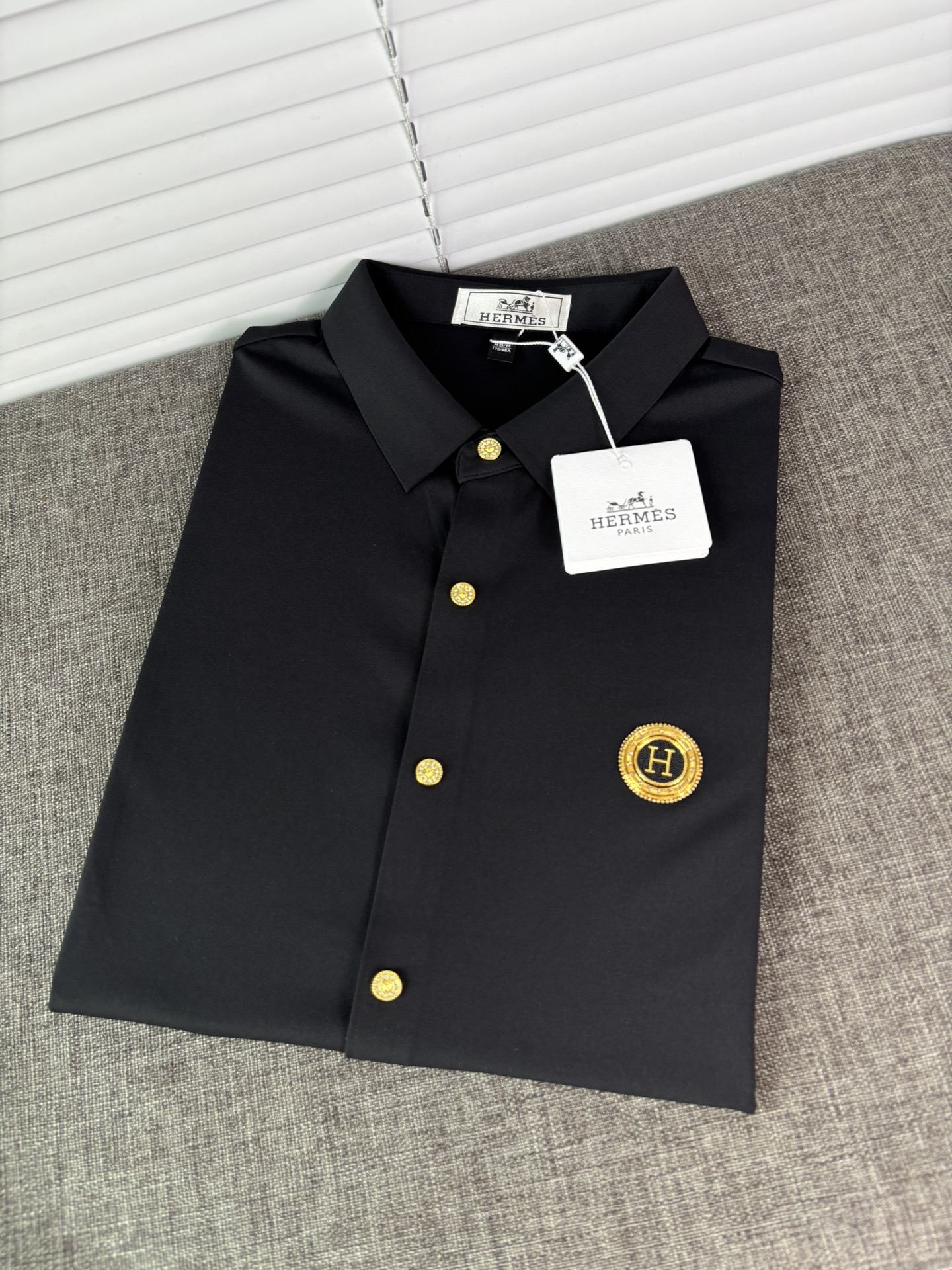 NO:627272,Strong launch of new products, new ones constantly!  !  !  New shirts, premium fabrics, premium workmanship, top quality!  !  !  M to XXXL M wears around 125, L wears around 140, XL wears around 155, XXL wears around 170,19860909强势上新,新款不断！！！新款衬衫,高级面料高级做工,顶级品质！！！ M一XXXL M穿125左右 L穿140左右 XL穿155左右 XXL穿170左右 XXXL穿185以内,,shirts,alexander wang,Men's clothing