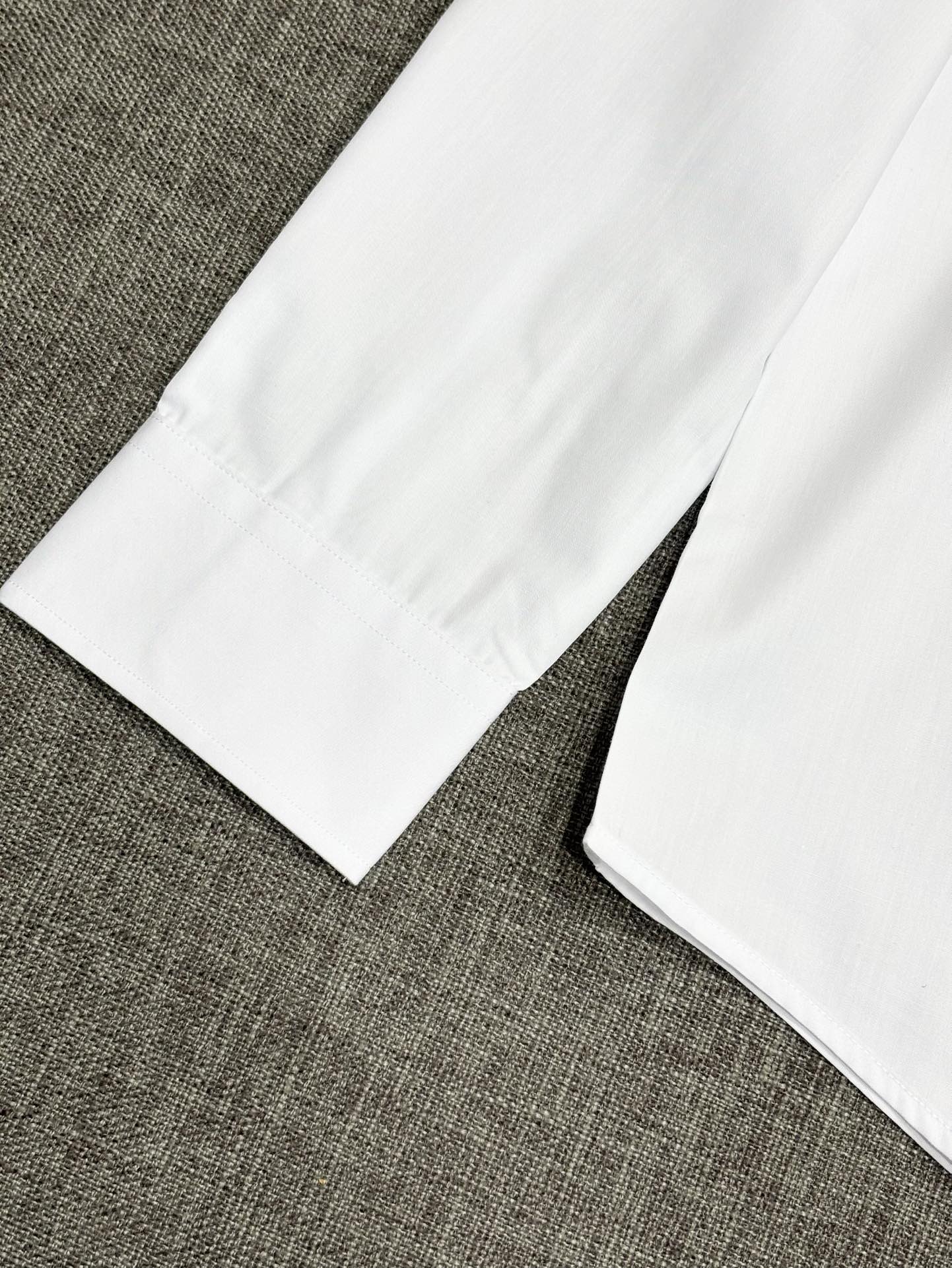 强势上新，新款不断！！！新款衬衫，高级面料高级做工，顶级品质！！！S一XXLS穿125左右m穿140左右