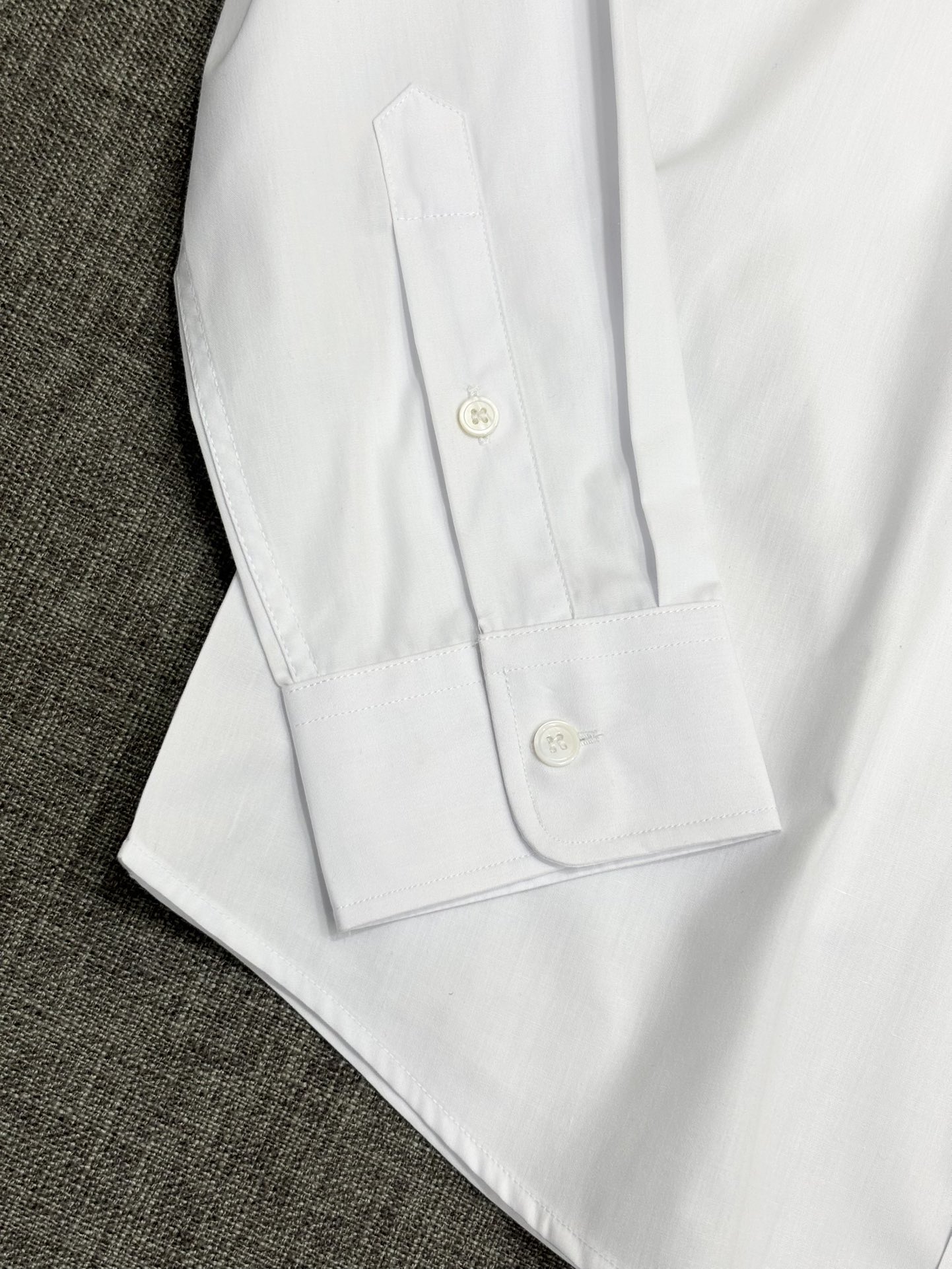 强势上新，新款不断！！！新款衬衫，高级面料高级做工，顶级品质！！！S一XXLS穿125左右m穿140左右