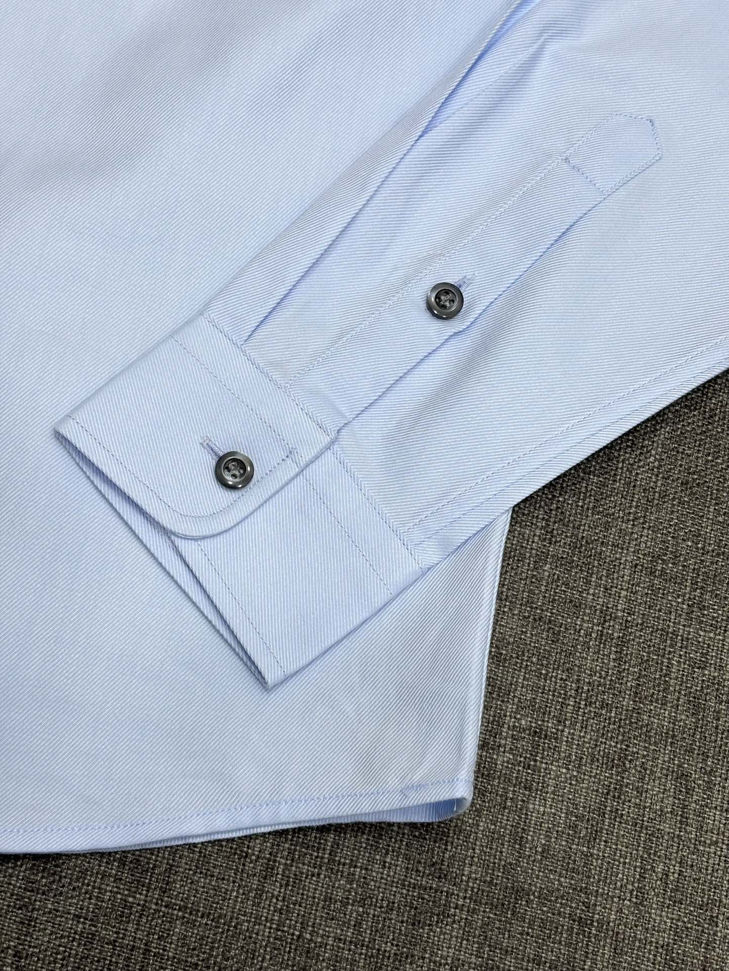 强势上新，新款不断！！！新款衬衫，高级面料高级做工，顶级品质！！！S一XXLS穿125左右m穿140左右