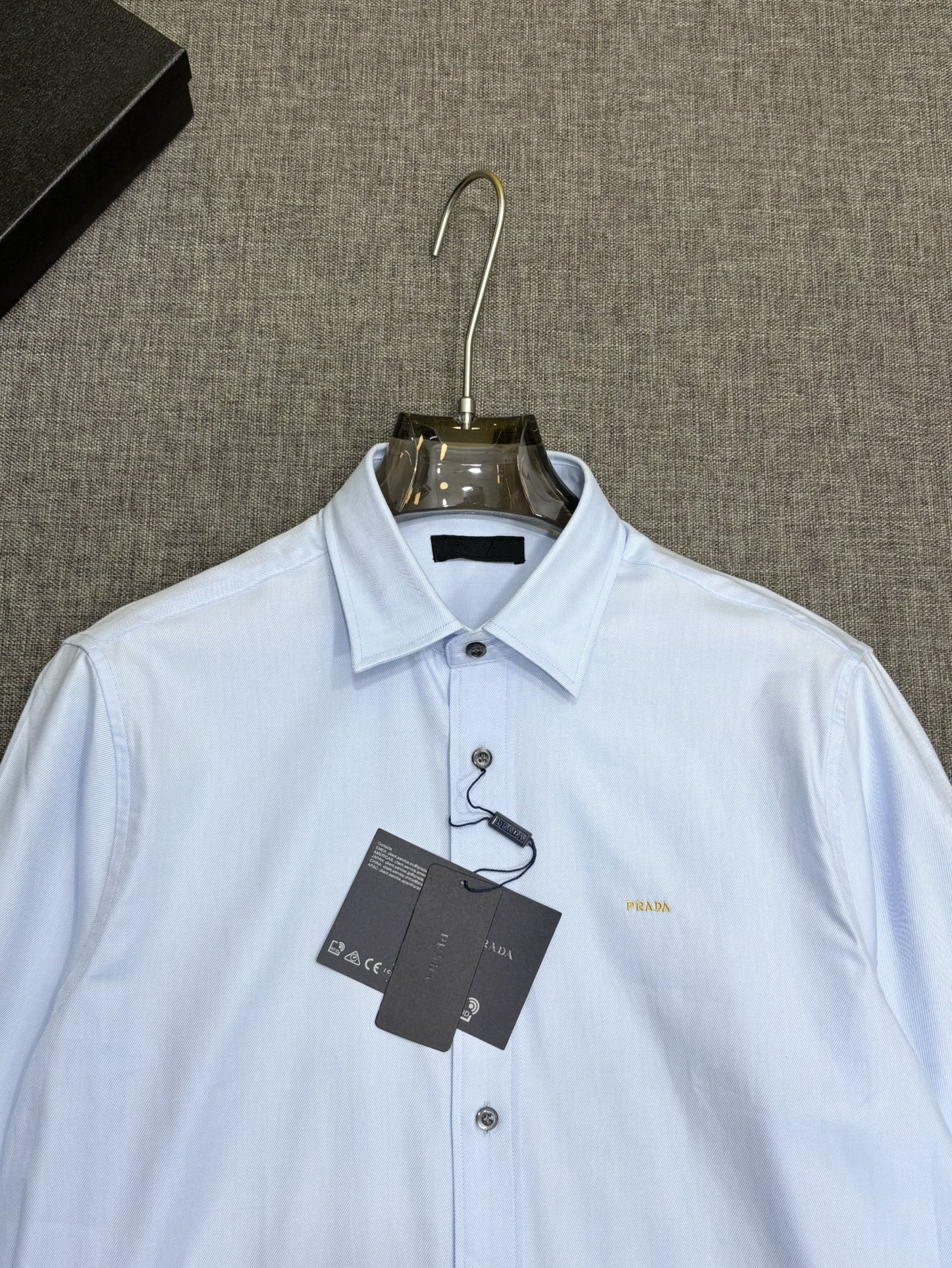 强势上新，新款不断！！！新款衬衫，高级面料高级做工，顶级品质！！！S一XXLS穿125左右m穿140左右