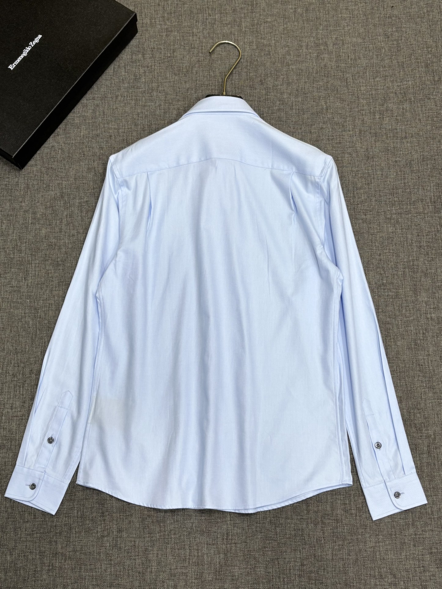 强势上新，新款不断！！！新款衬衫，高级面料高级做工，顶级品质！！！S一XXLS穿125左右m穿140左右
