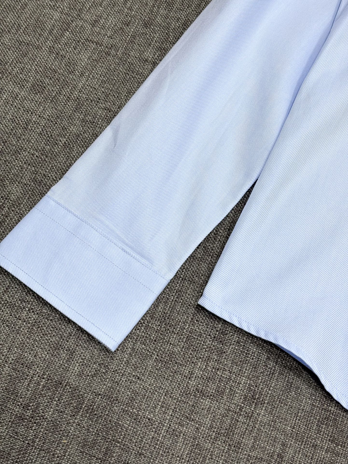 强势上新，新款不断！！！新款衬衫，高级面料高级做工，顶级品质！！！S一XXLS穿125左右m穿140左右