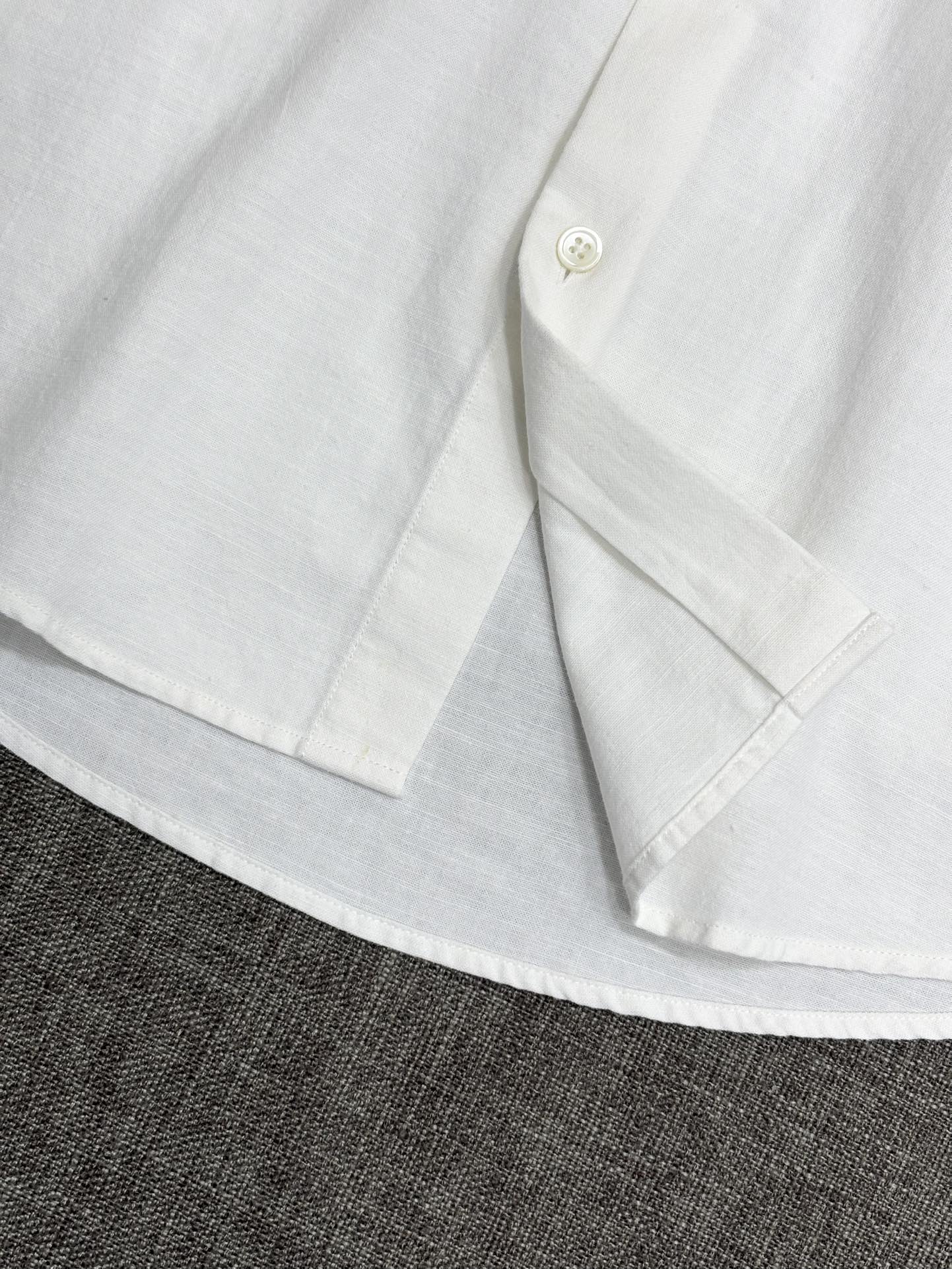 强势上新，新款不断！！！新款衬衫，高级面料高级做工，顶级品质！！！S一XXLS穿125左右m穿140左右