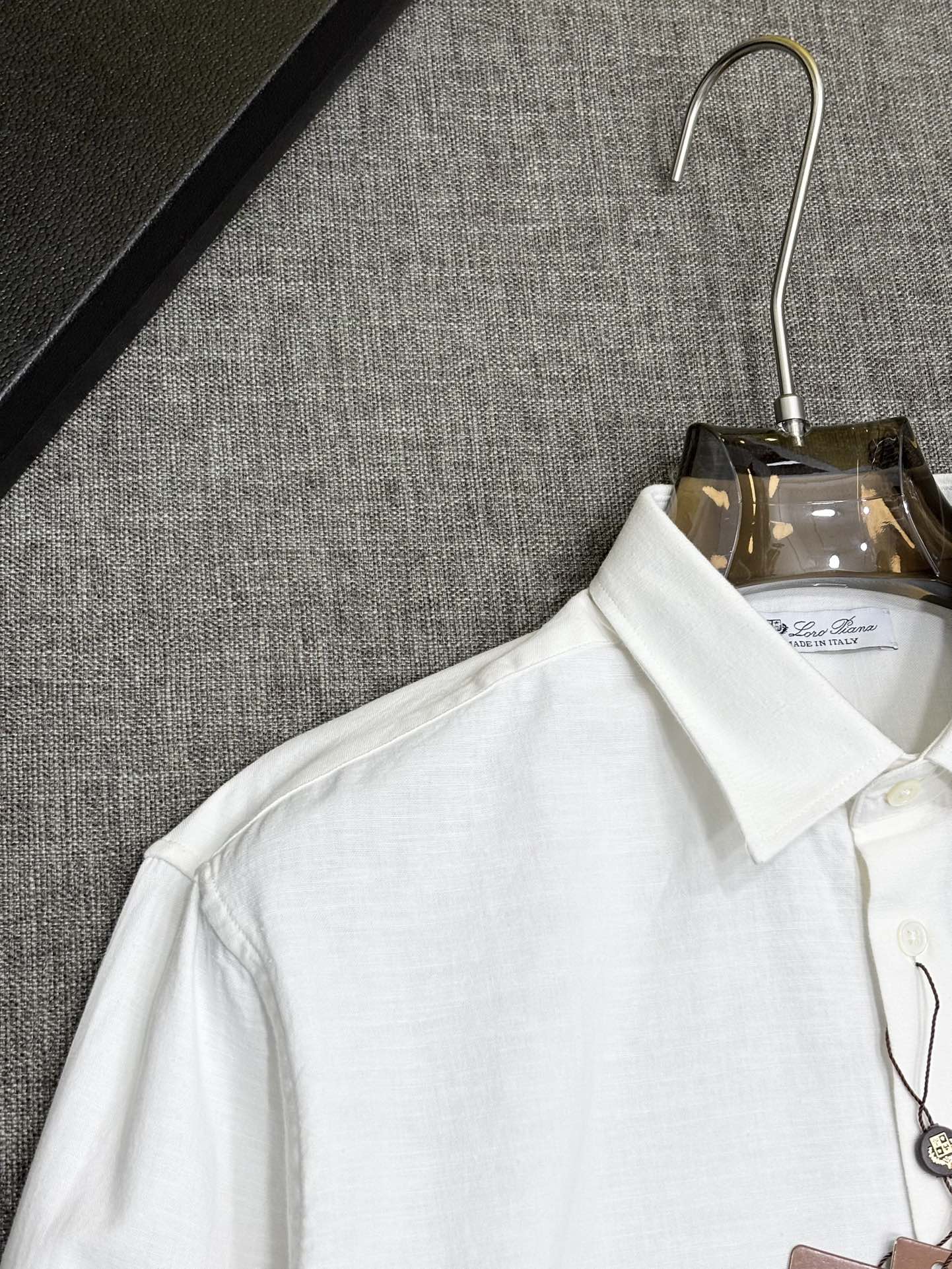 强势上新，新款不断！！！新款衬衫，高级面料高级做工，顶级品质！！！S一XXLS穿125左右m穿140左右