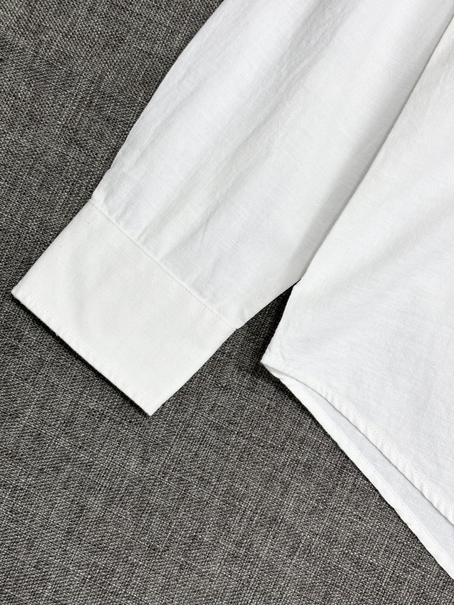 强势上新，新款不断！！！新款衬衫，高级面料高级做工，顶级品质！！！S一XXLS穿125左右m穿140左右