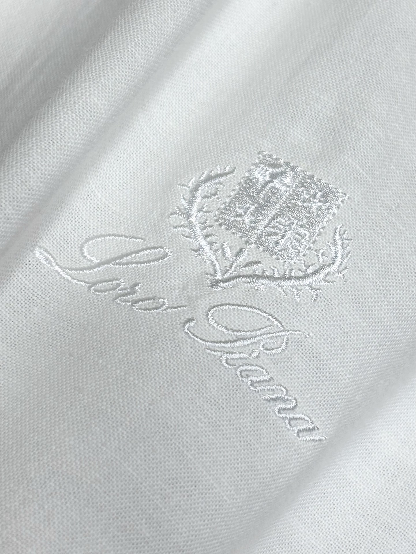 强势上新，新款不断！！！新款衬衫，高级面料高级做工，顶级品质！！！S一XXLS穿125左右m穿140左右