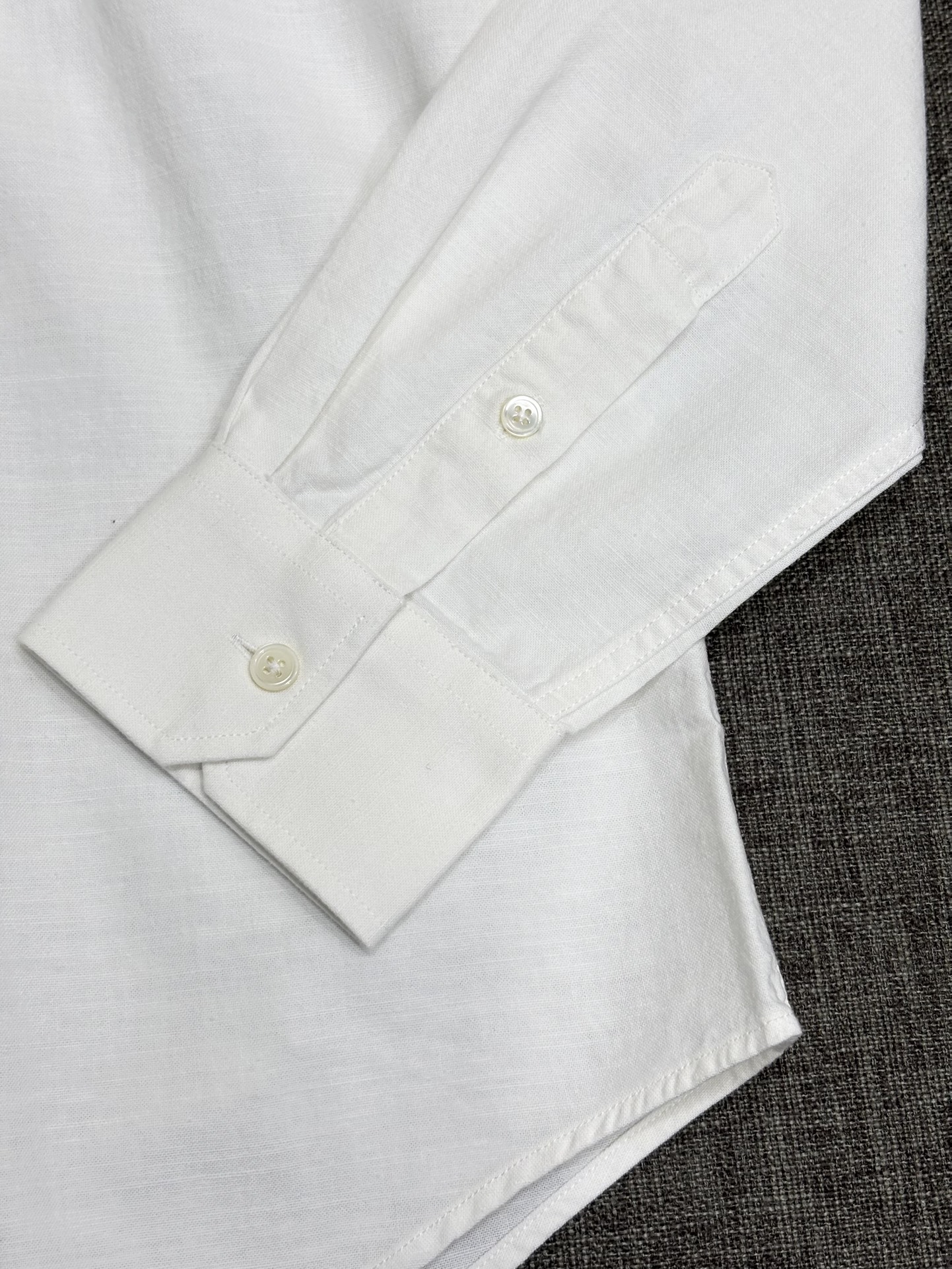 强势上新，新款不断！！！新款衬衫，高级面料高级做工，顶级品质！！！S一XXLS穿125左右m穿140左右