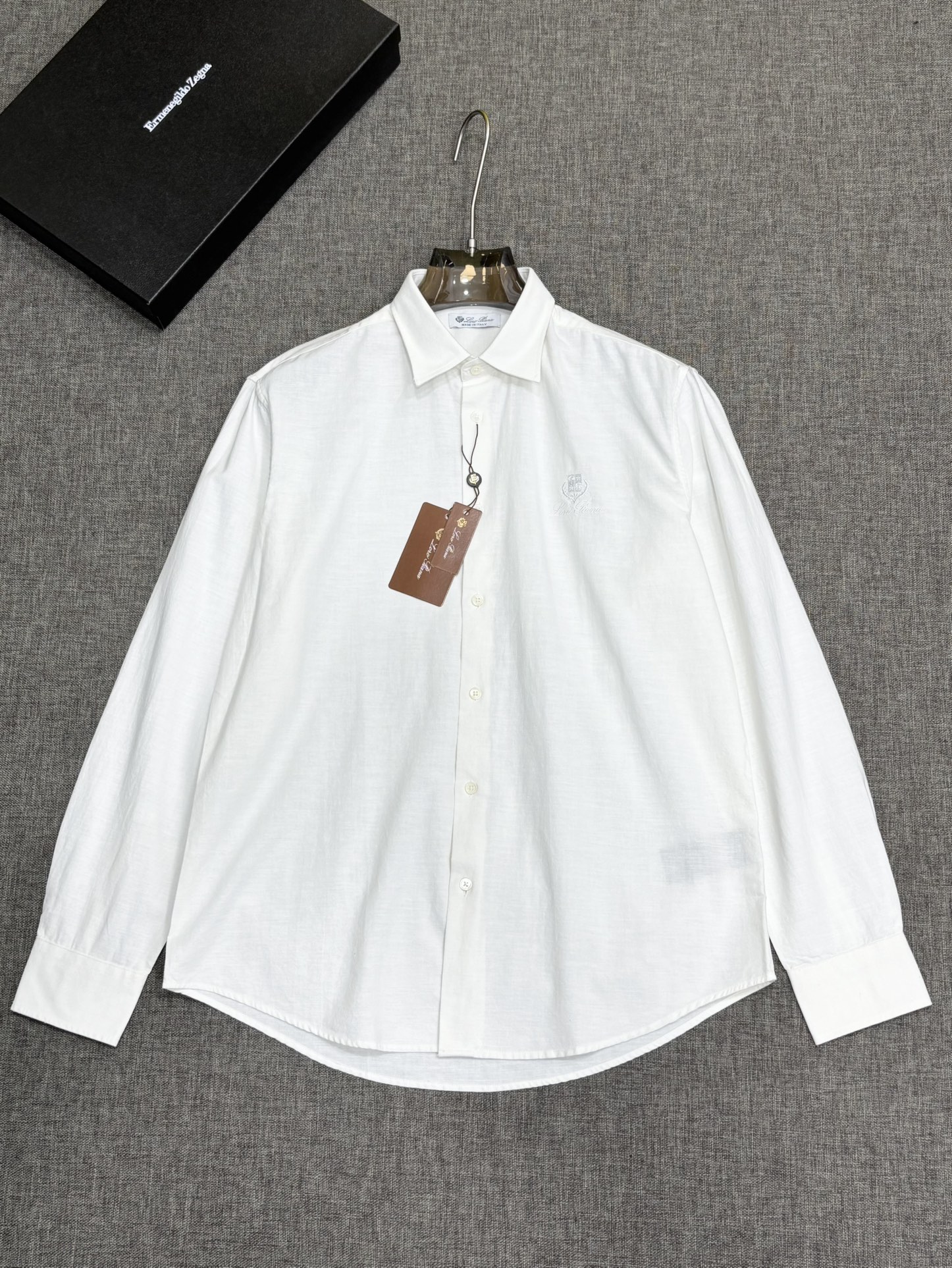 强势上新，新款不断！！！新款衬衫，高级面料高级做工，顶级品质！！！S一XXLS穿125左右m穿140左右