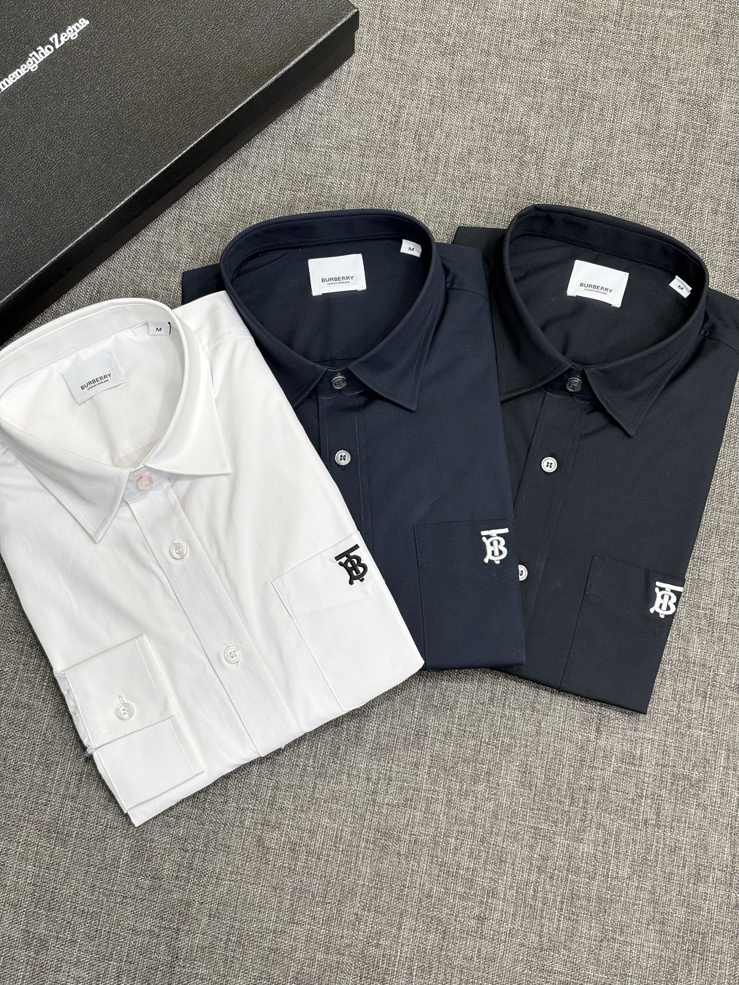 强势上新，新款不断！！！新款衬衫，高级面料高级做工，顶级品质！！！S一XXLS穿125左右m穿140左右