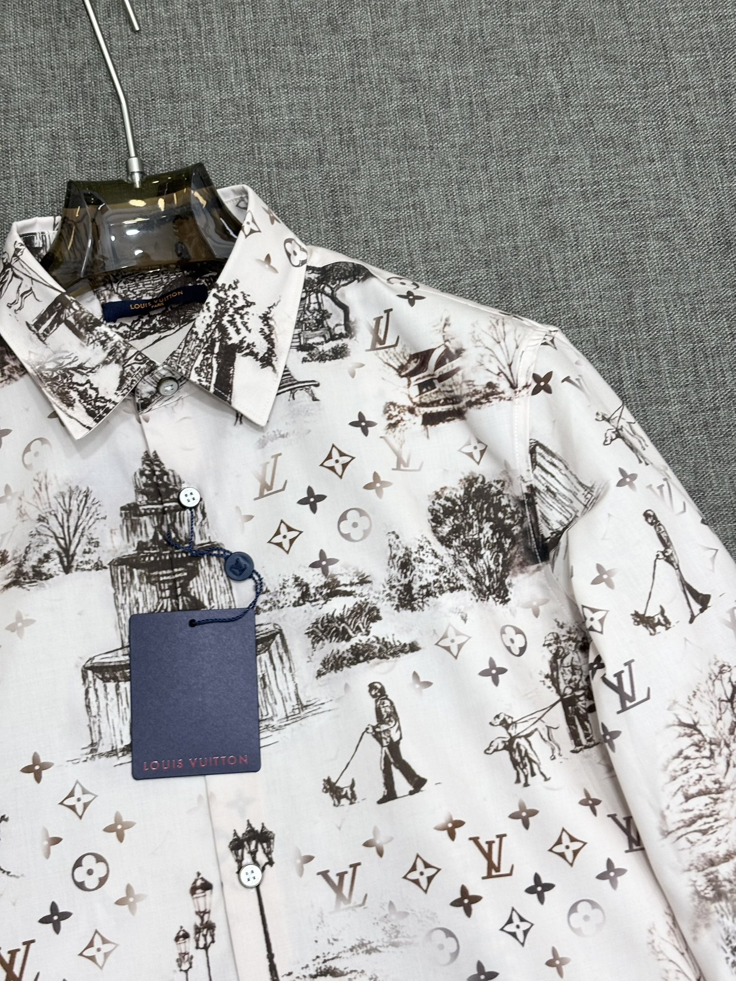 强势上新，新款不断！！！新款衬衫，高级面料高级做工，顶级品质！！！S一XXLS穿125左右m穿140左右