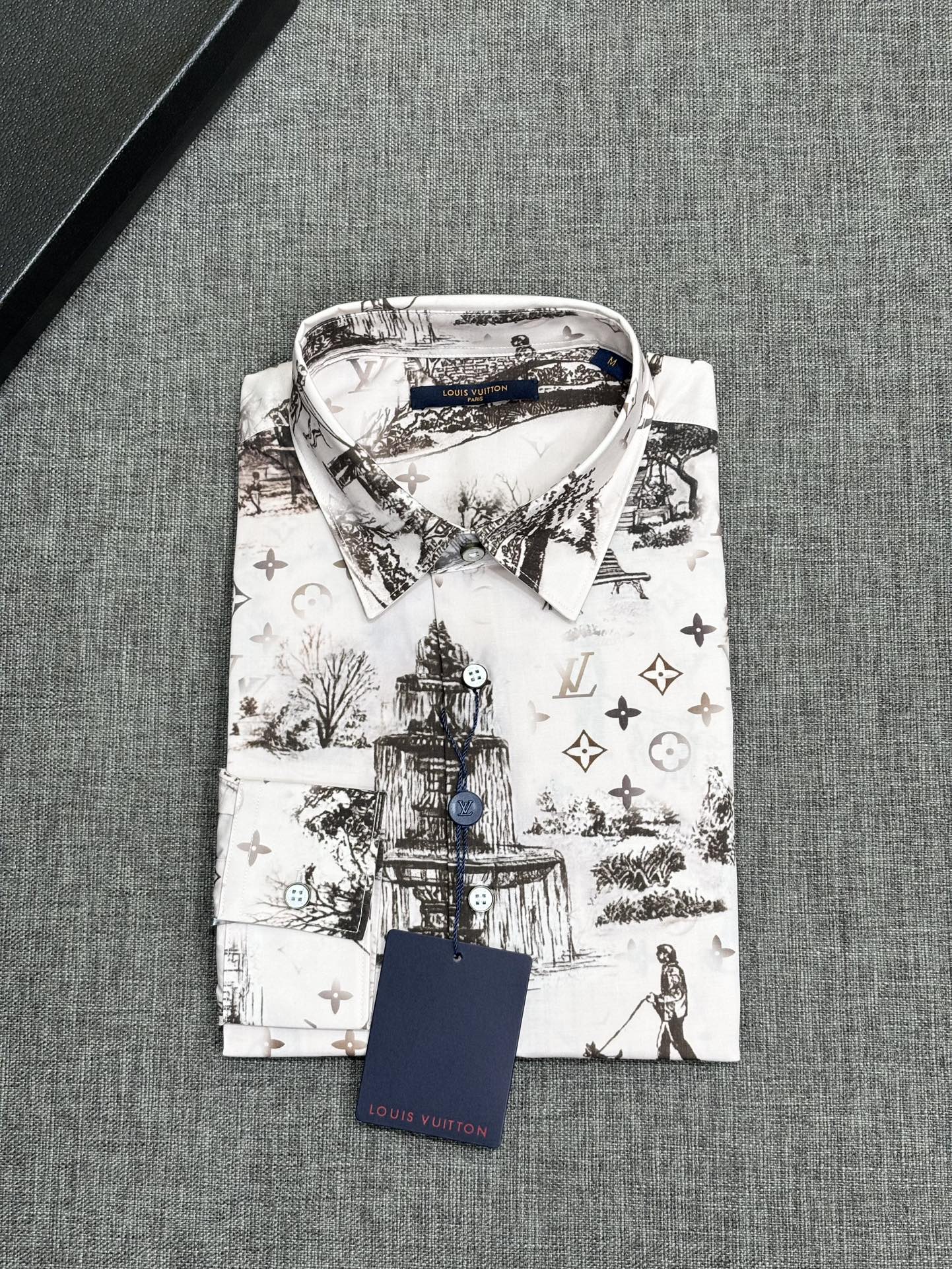 强势上新，新款不断！！！新款衬衫，高级面料高级做工，顶级品质！！！S一XXLS穿125左右m穿140左右