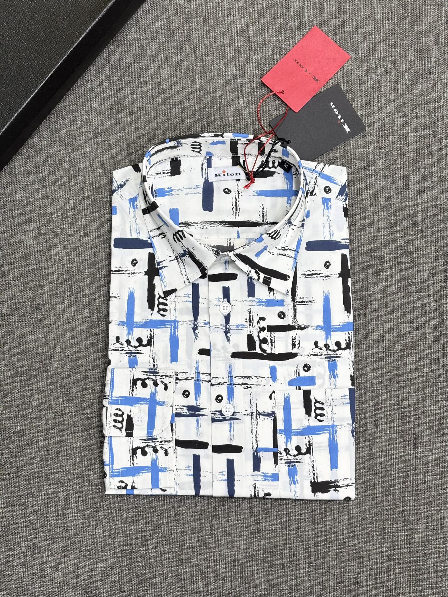 强势上新，新款不断！！！新款衬衫，高级面料高级做工，顶级品质！！！S一XXLS穿125左右m穿140左右