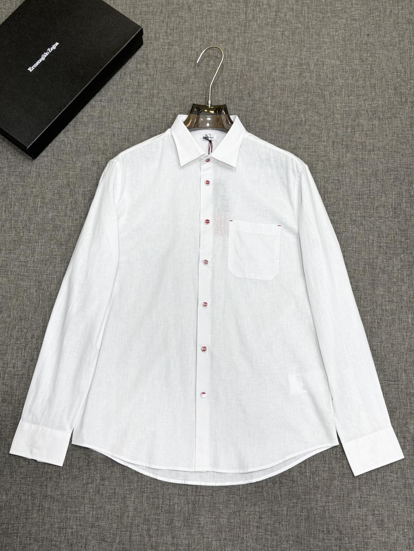 强势上新，新款不断！！！新款衬衫，高级面料高级做工，顶级品质！！！S一XXLS穿125左右m穿140左右