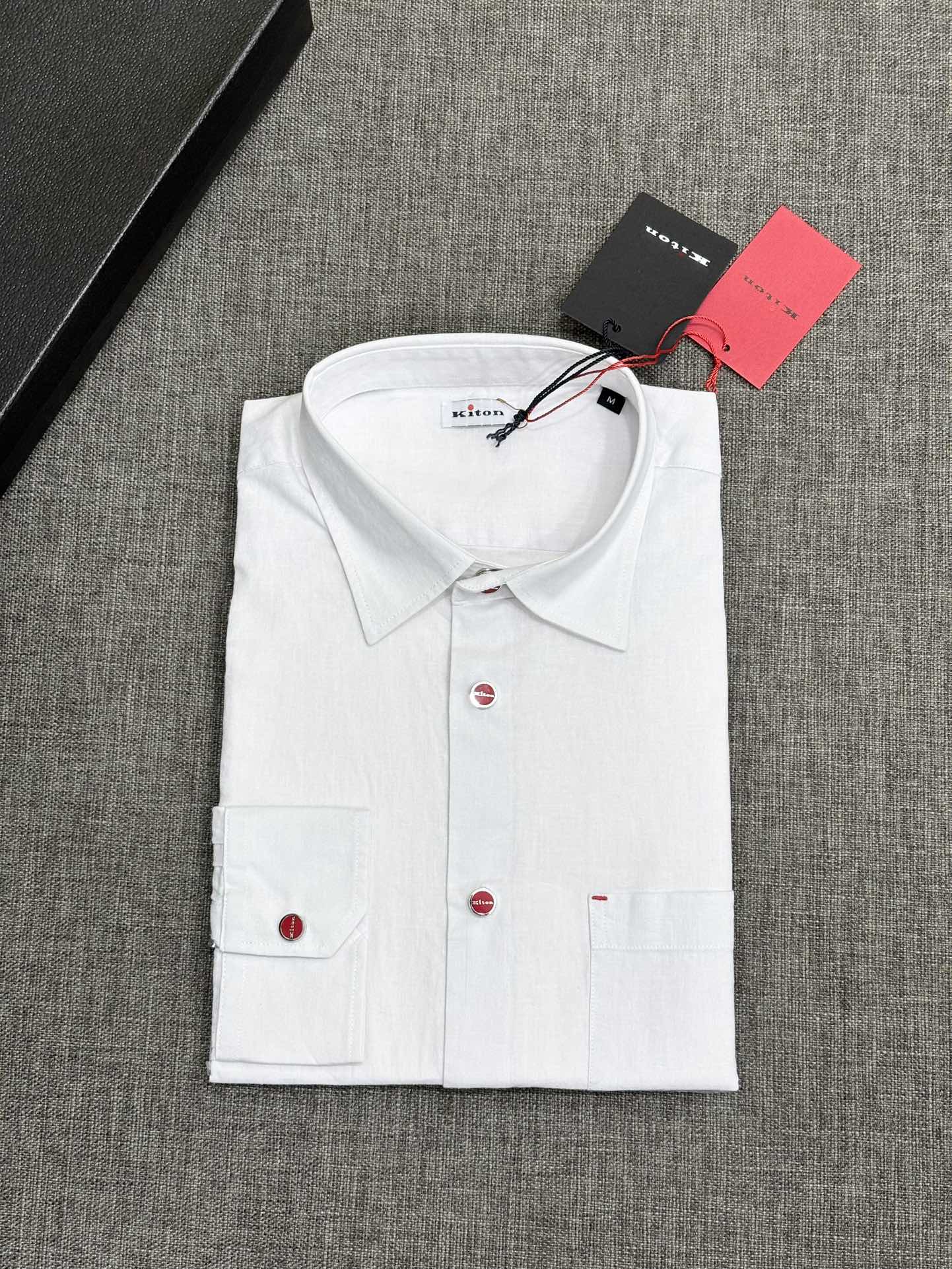 强势上新，新款不断！！！新款衬衫，高级面料高级做工，顶级品质！！！S一XXLS穿125左右m穿140左右