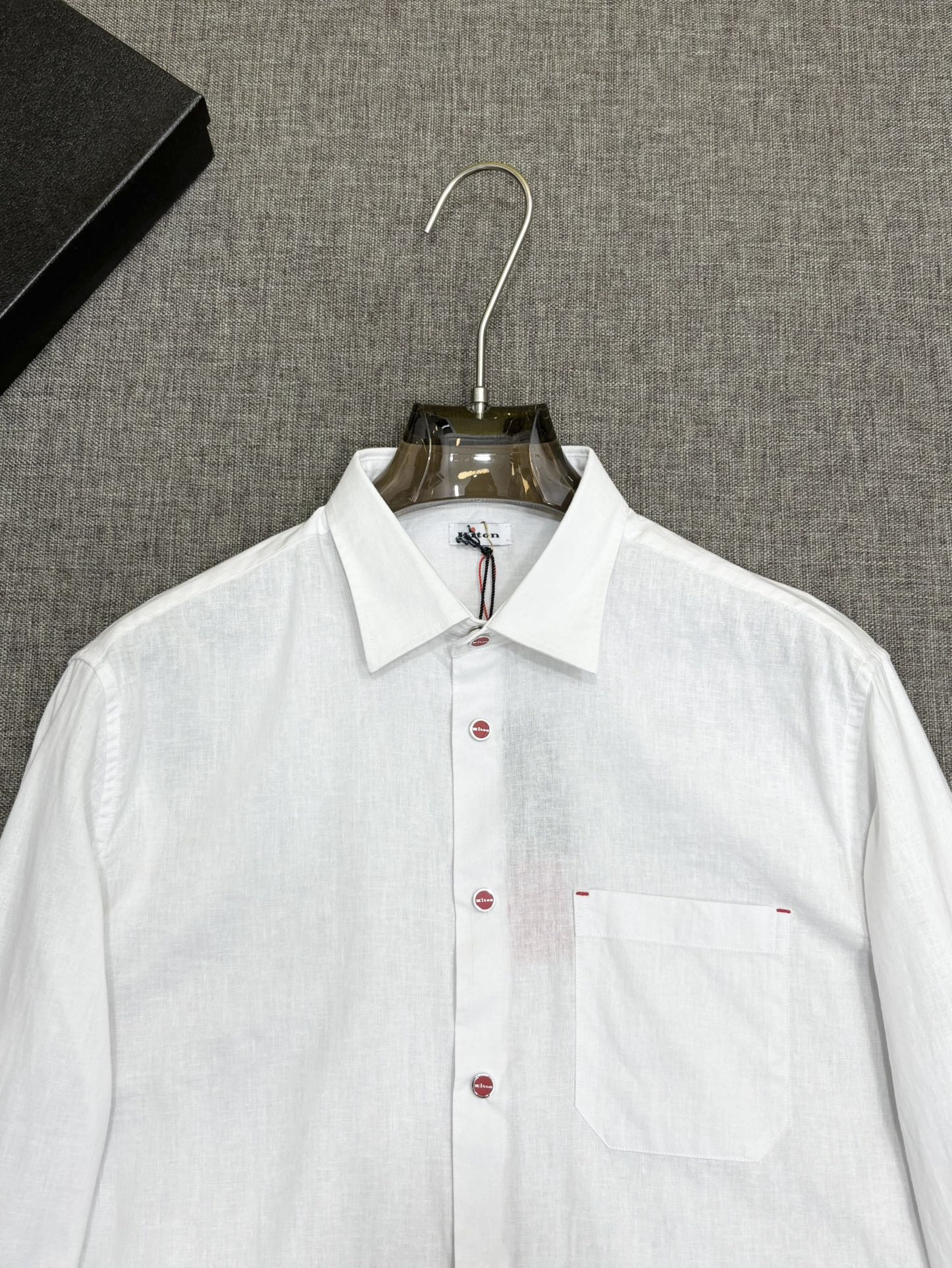 强势上新，新款不断！！！新款衬衫，高级面料高级做工，顶级品质！！！S一XXLS穿125左右m穿140左右