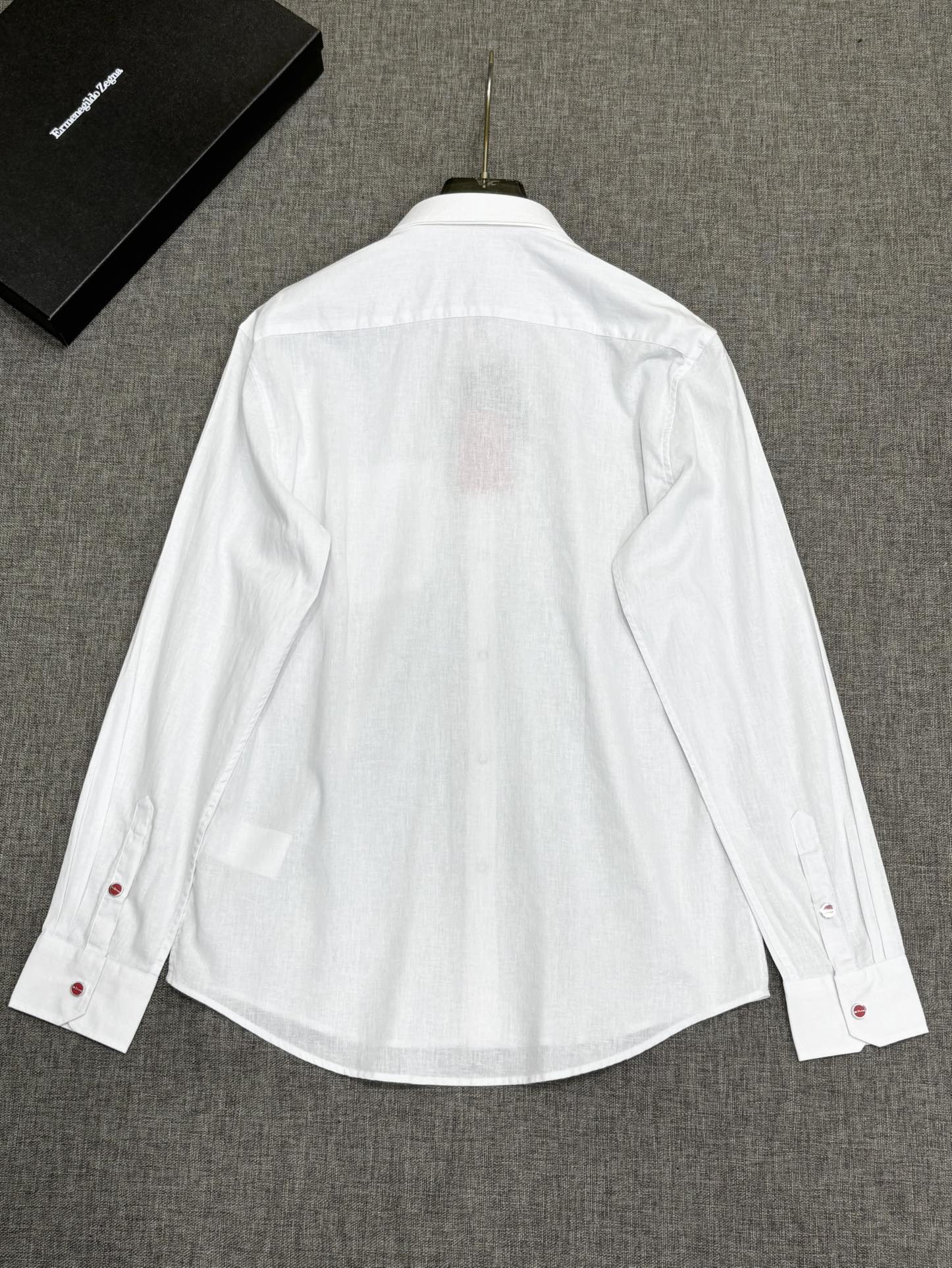 强势上新，新款不断！！！新款衬衫，高级面料高级做工，顶级品质！！！S一XXLS穿125左右m穿140左右